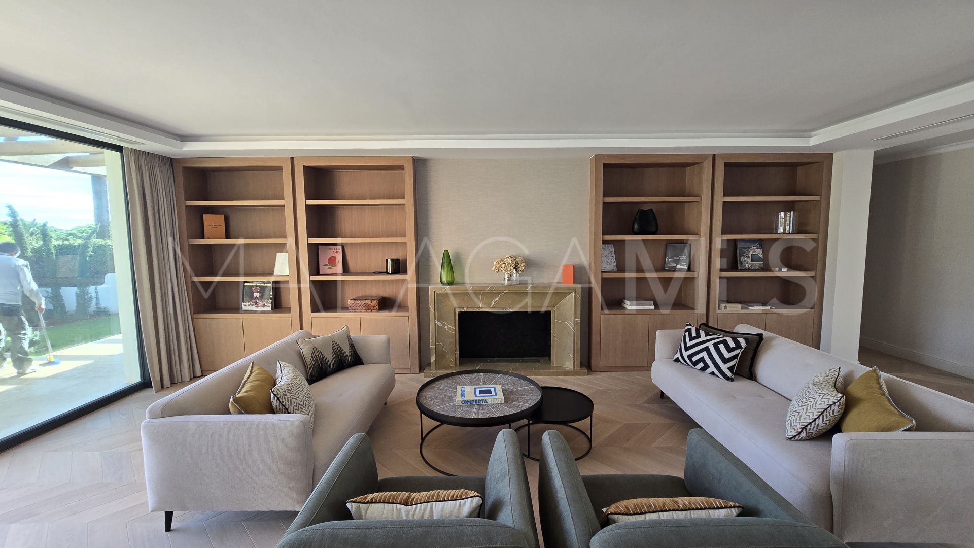 Villa for sale in Elviria