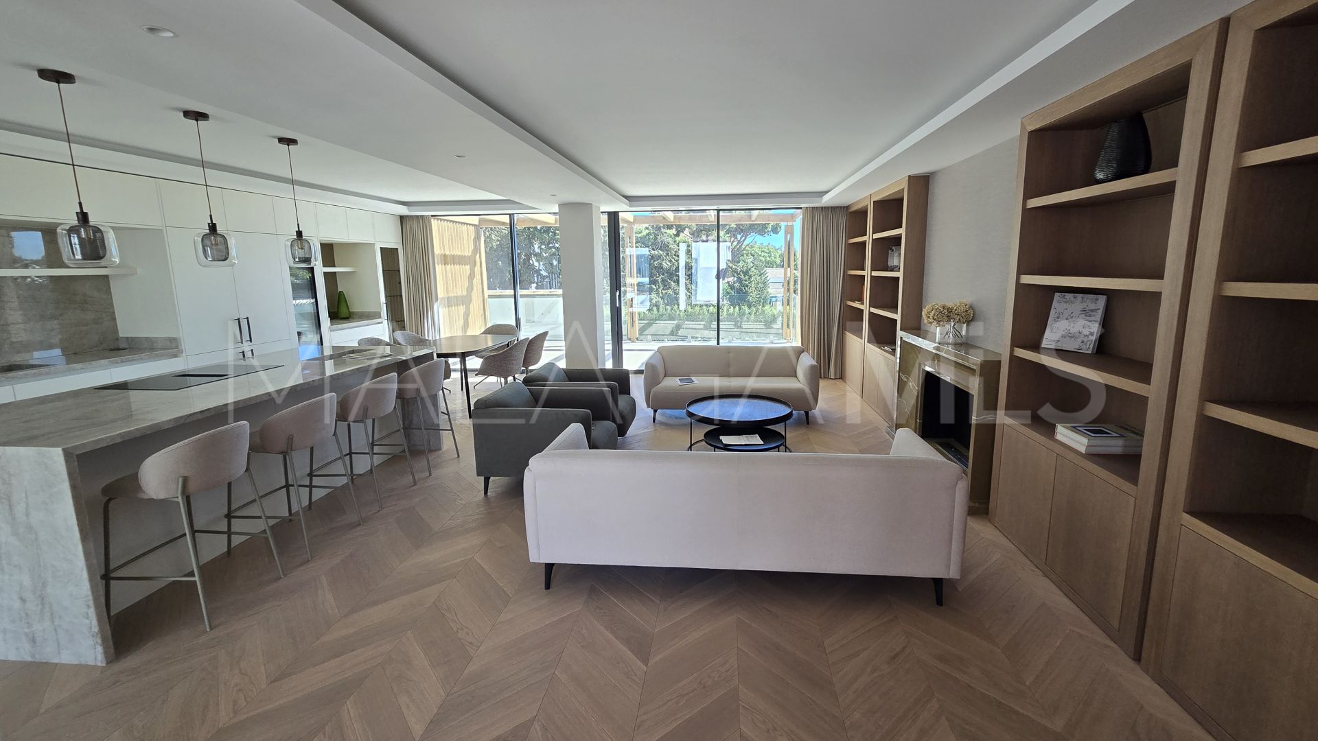 Villa for sale in Elviria