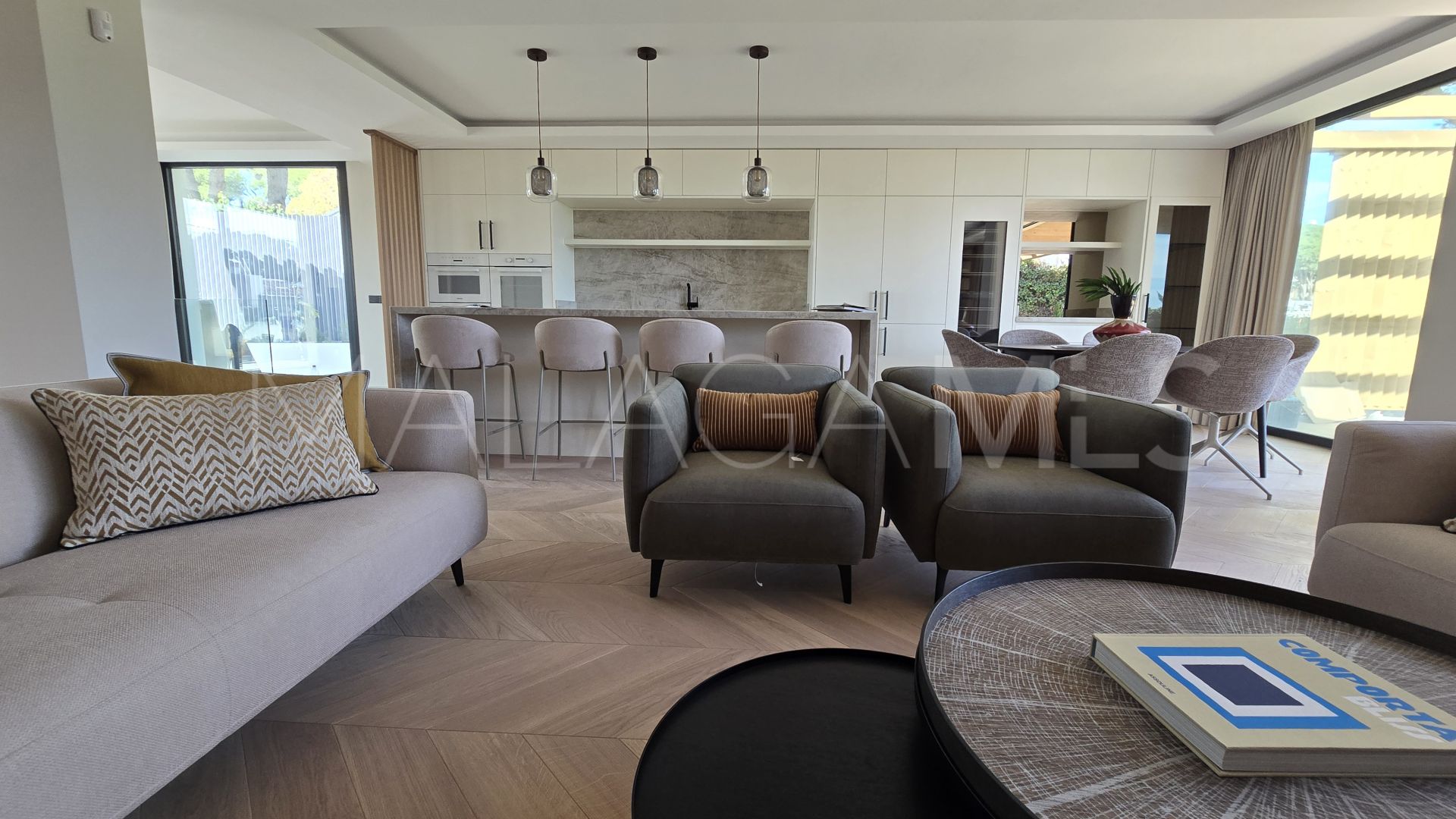 Villa for sale in Elviria