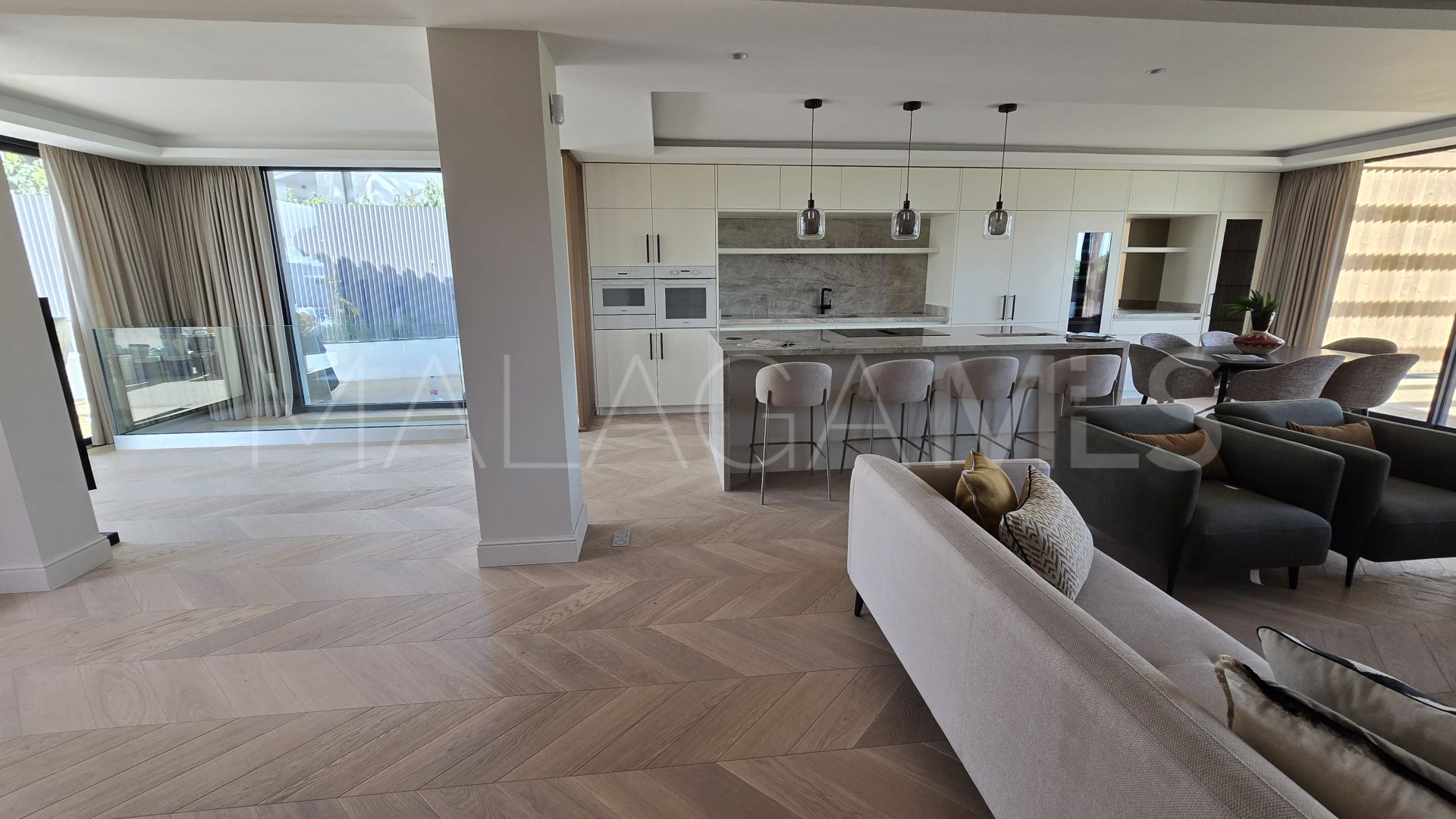 Villa for sale in Elviria