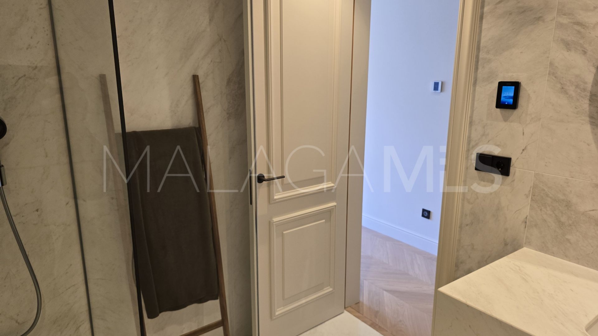 Villa for sale in Elviria