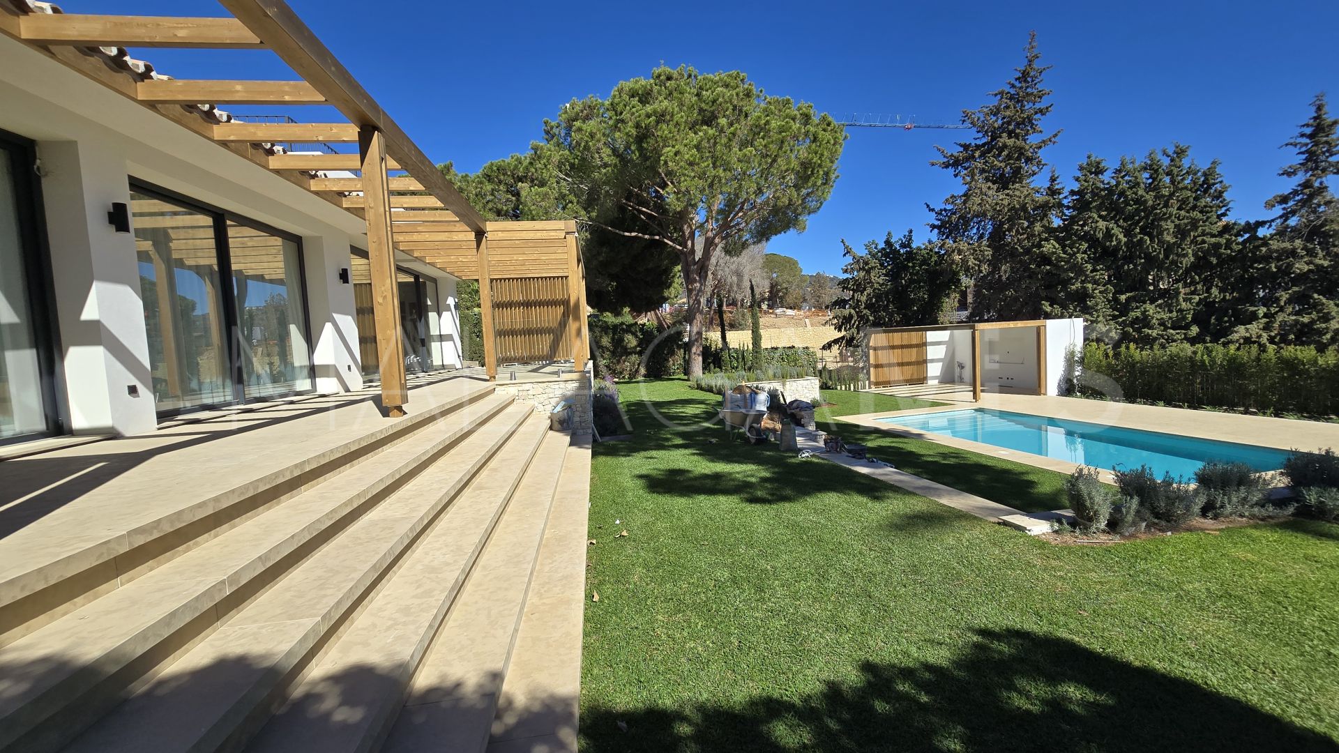 Villa for sale in Elviria