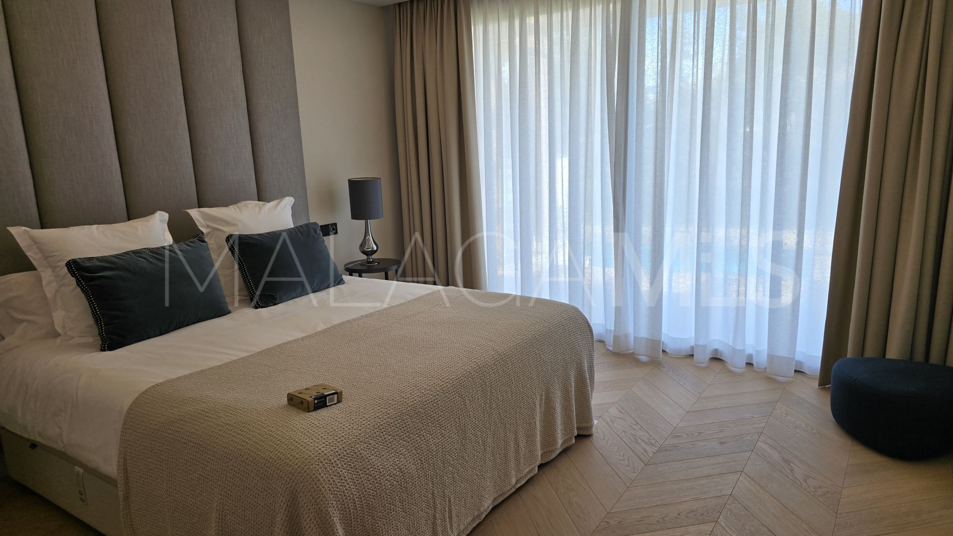 Villa for sale in Elviria