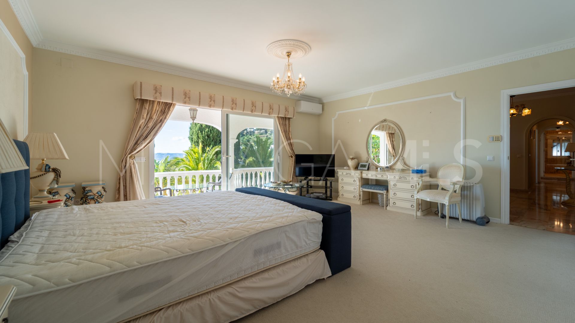 Villa for sale in Mijas