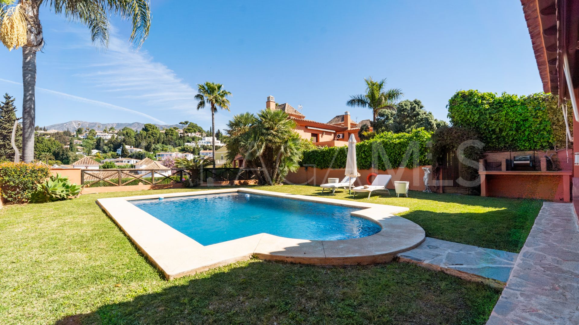 Villa for sale in Sierrezuela