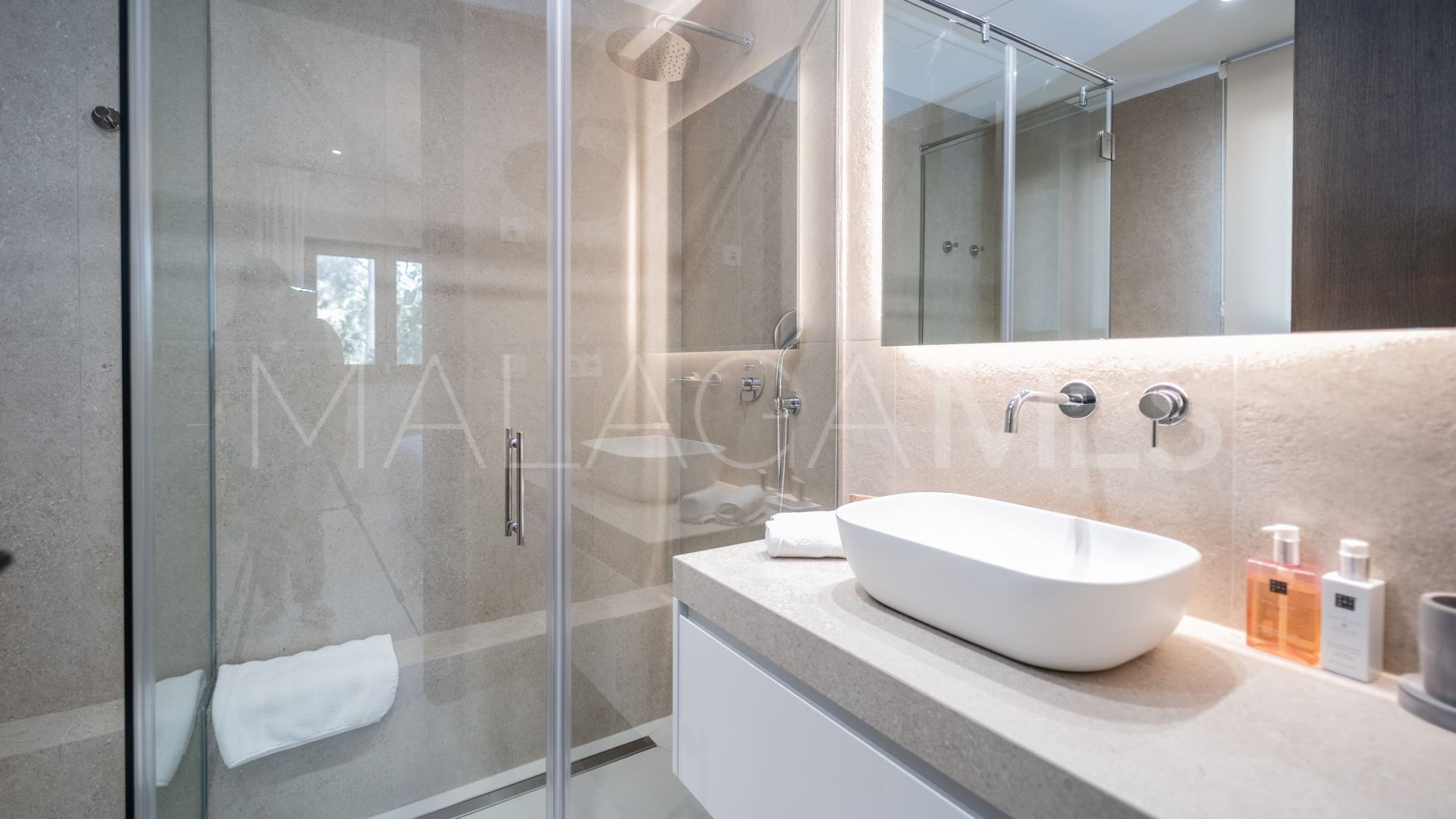 Se vende villa in El Rosario with 6 bedrooms