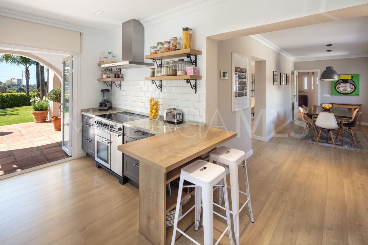 Villa for sale in Marbella East with 5 bedrooms