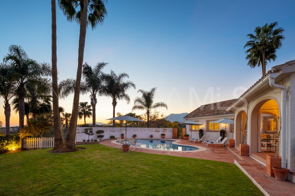 Villa for sale in Marbella East with 5 bedrooms