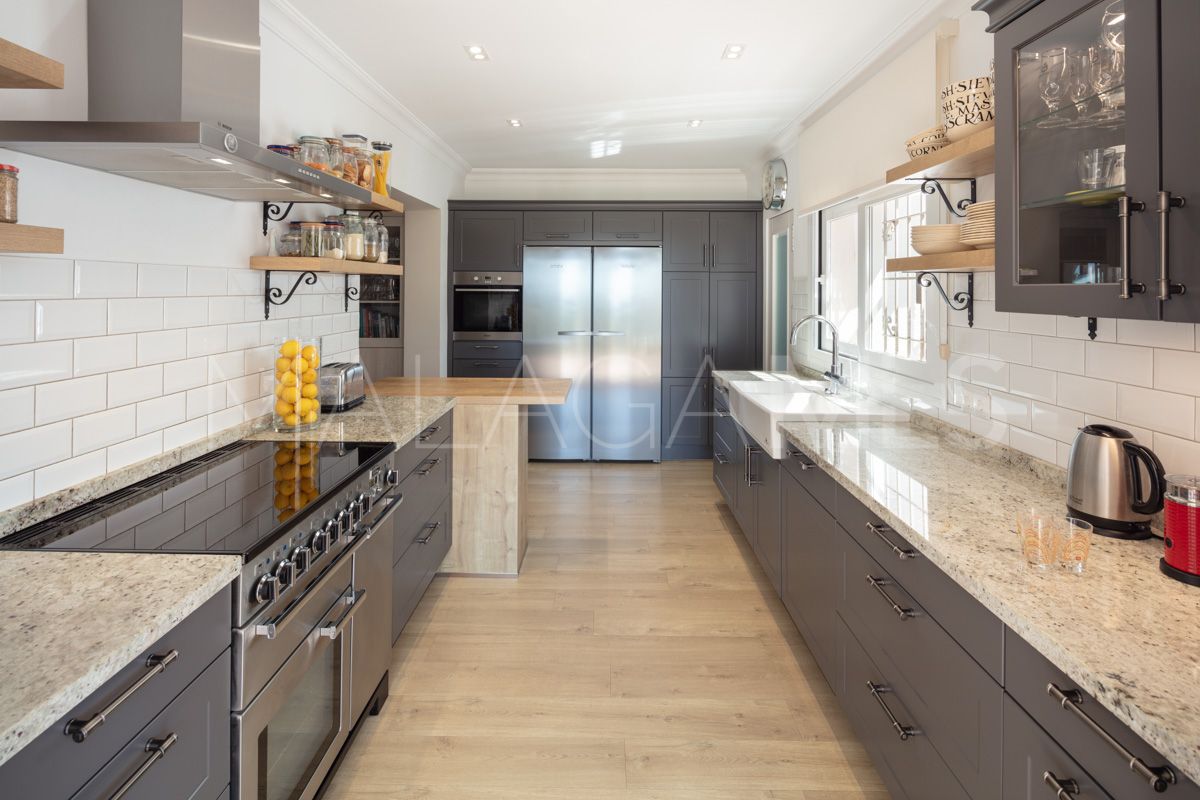 Villa for sale in Marbella East with 5 bedrooms