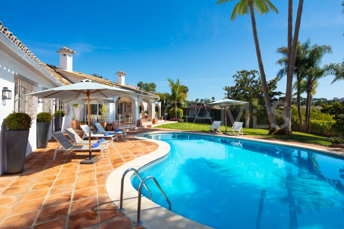 Villa for sale in Marbella East with 5 bedrooms