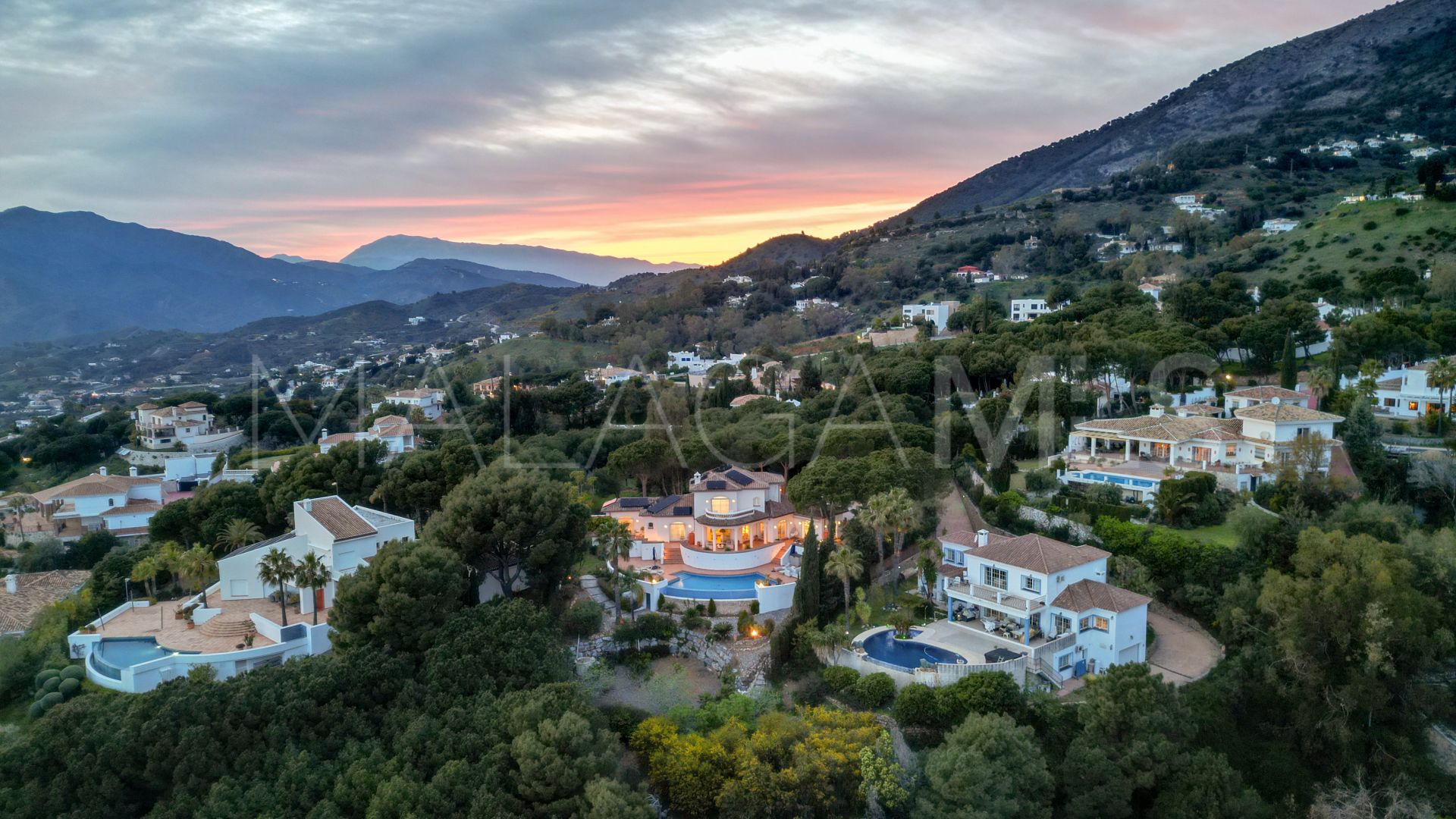 Villa for sale in Mijas