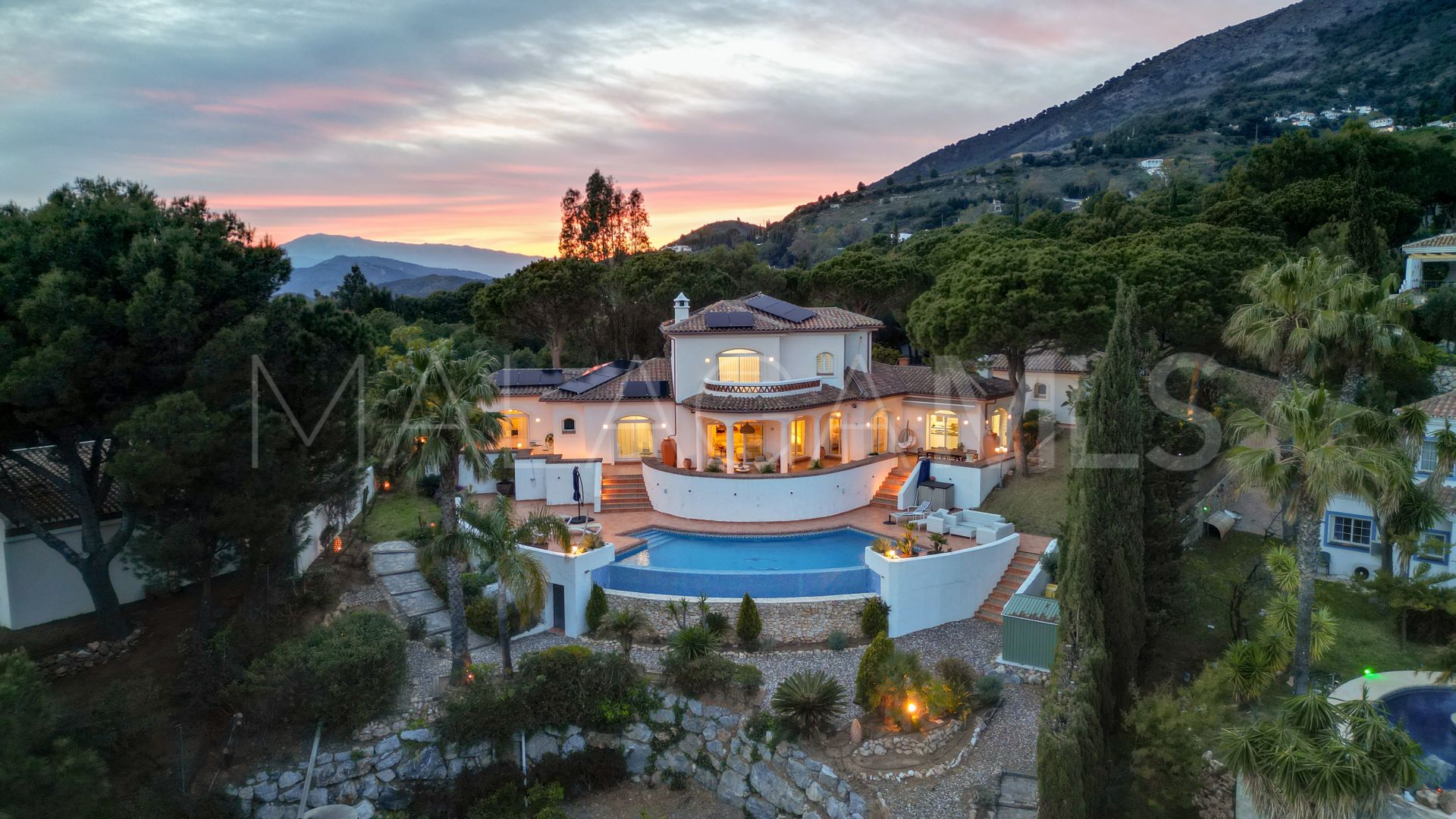 Villa for sale in Mijas