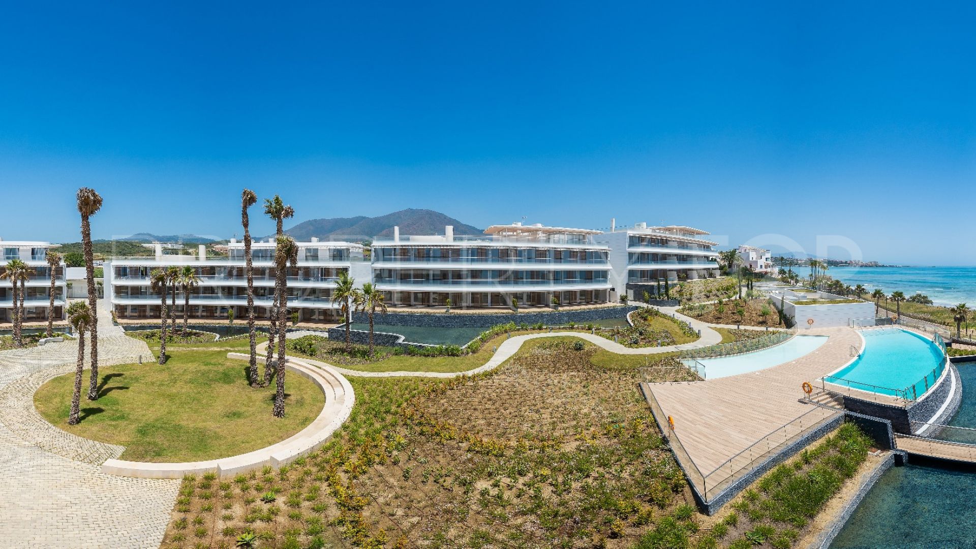 3 bedrooms penthouse in Estepona Playa for sale