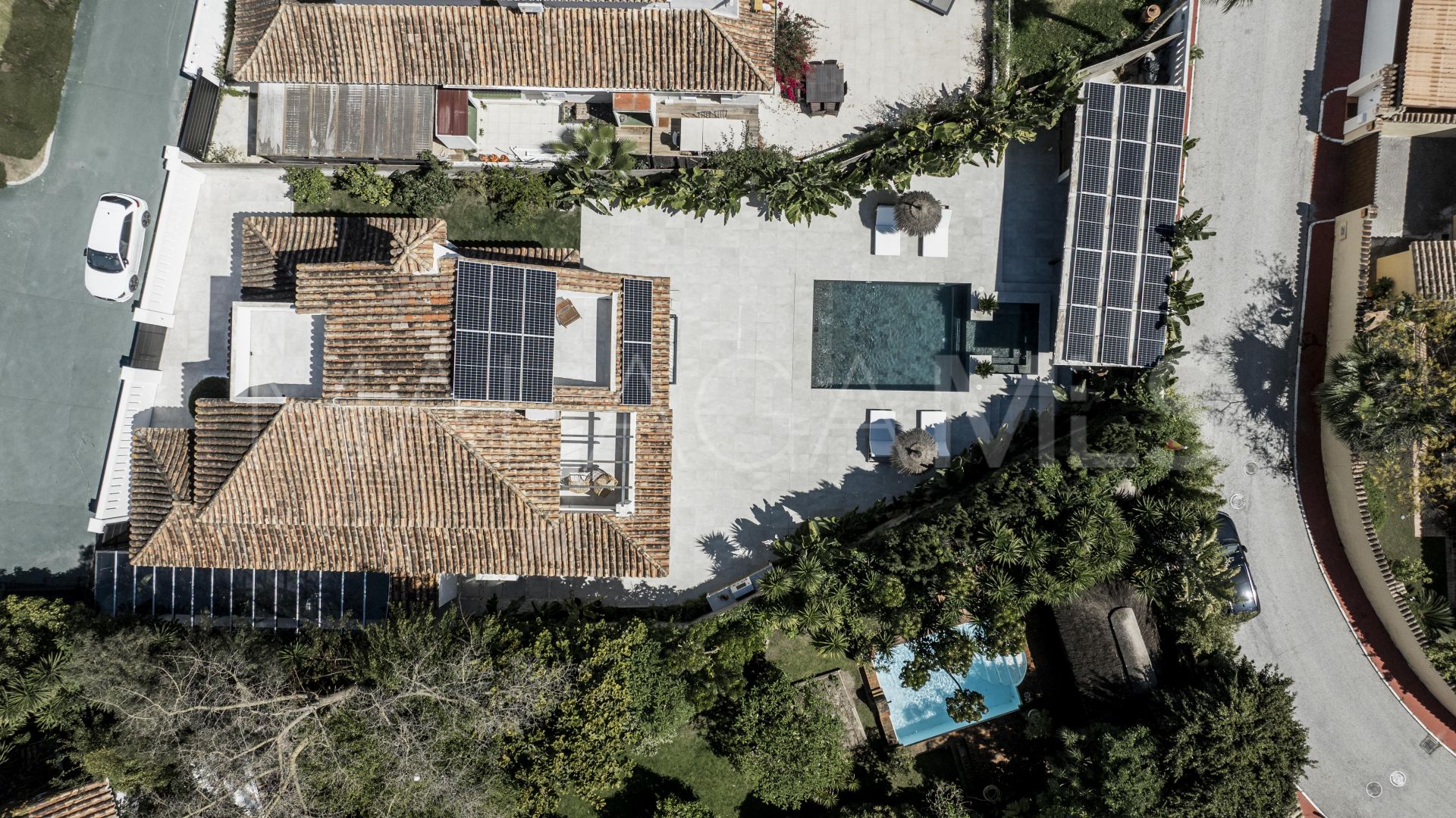 Buy 6 bedrooms villa in Parcelas del Golf