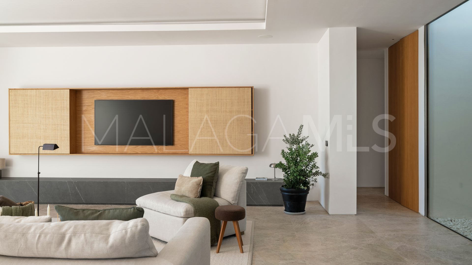 Villa for sale in Nueva Andalucia