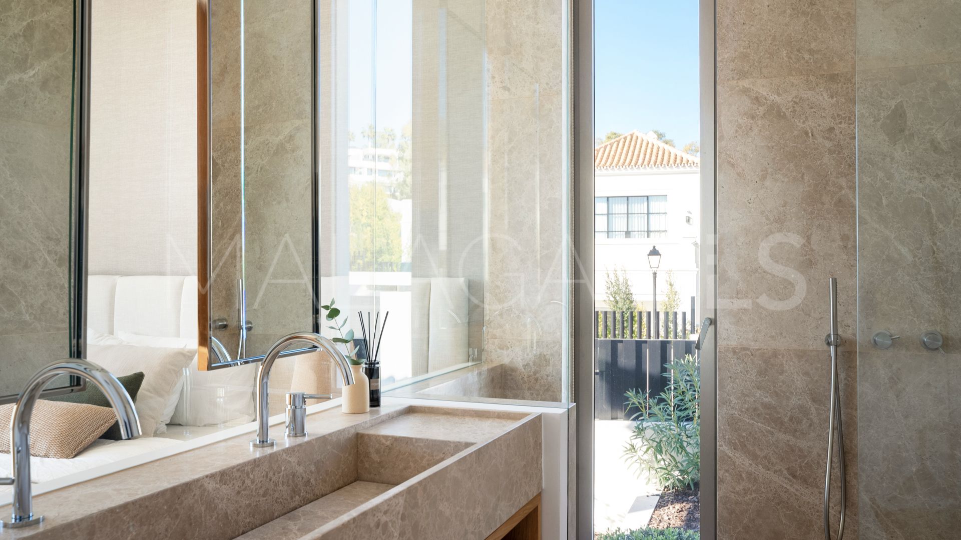 Villa for sale in Nueva Andalucia