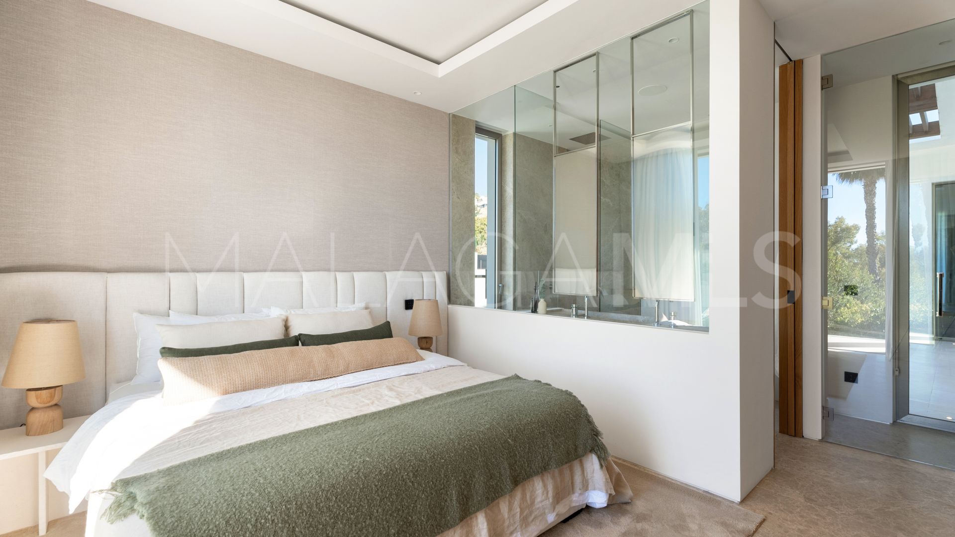 Villa for sale in Nueva Andalucia