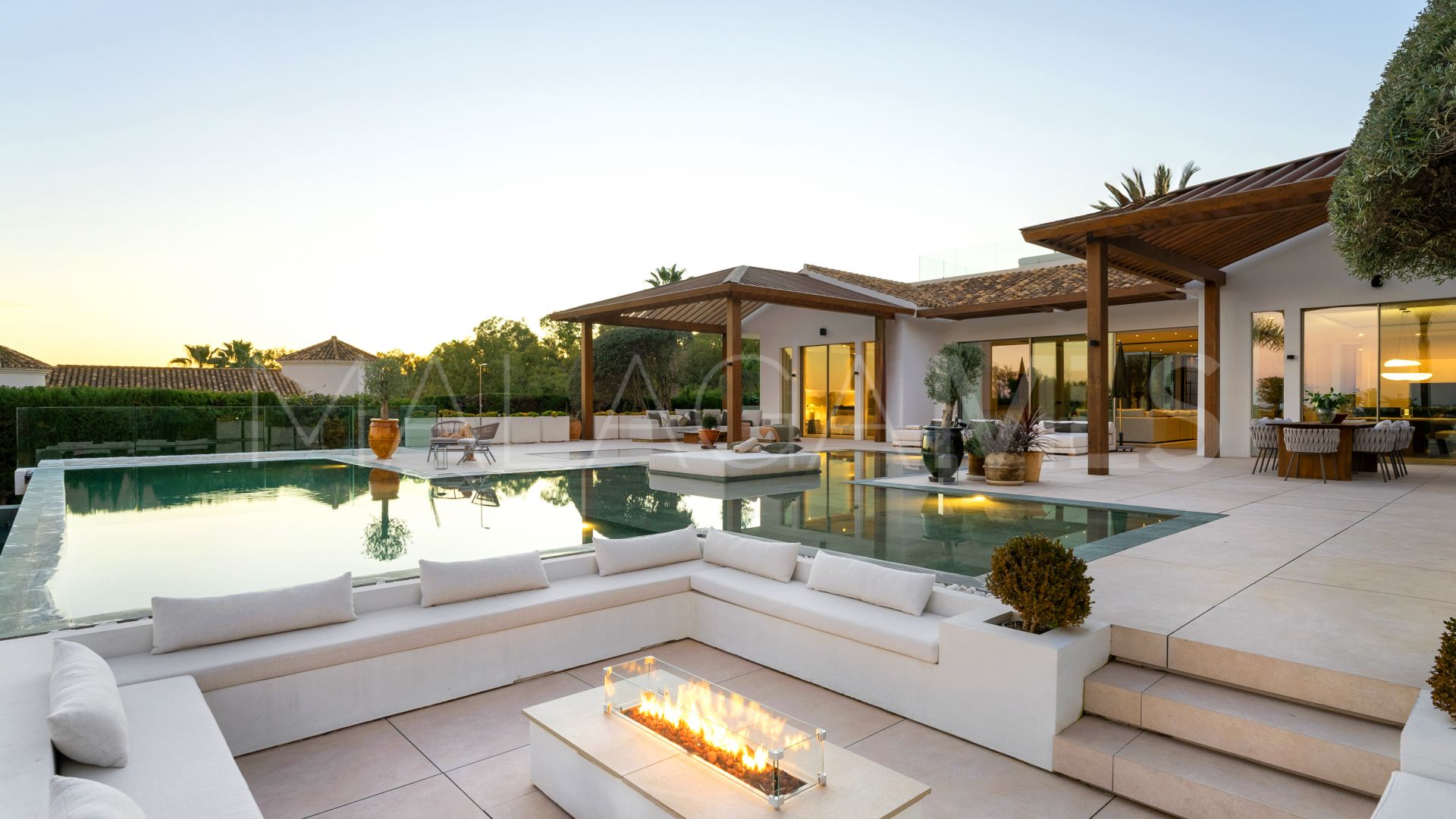 Villa for sale in Nueva Andalucia