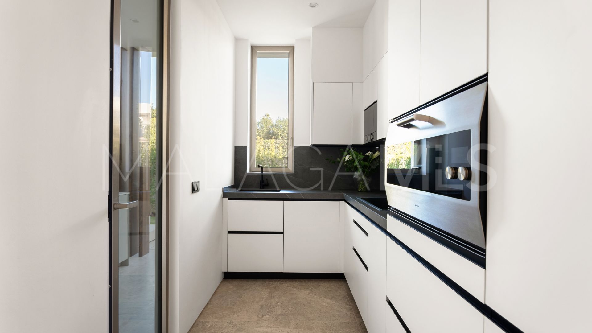 Villa for sale in Nueva Andalucia