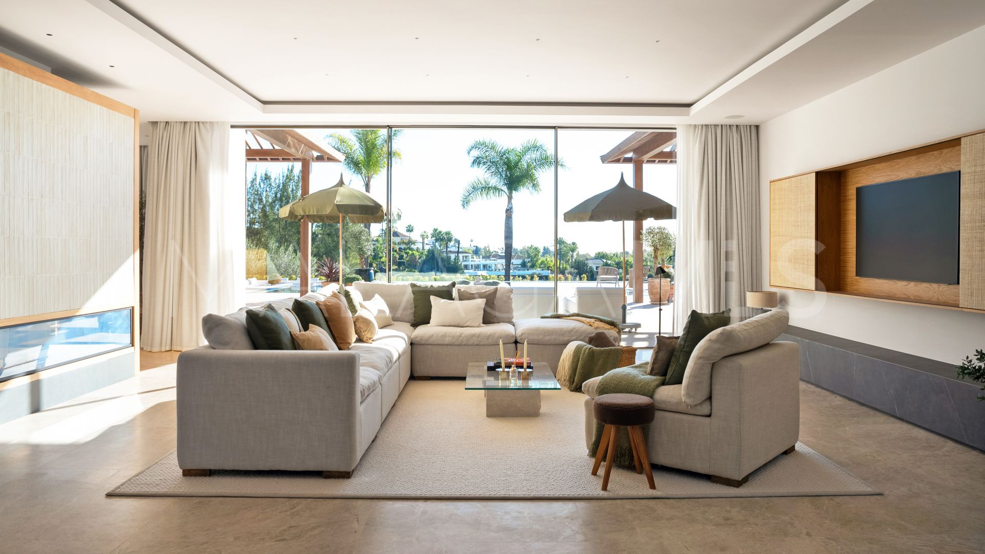 Villa for sale in Nueva Andalucia