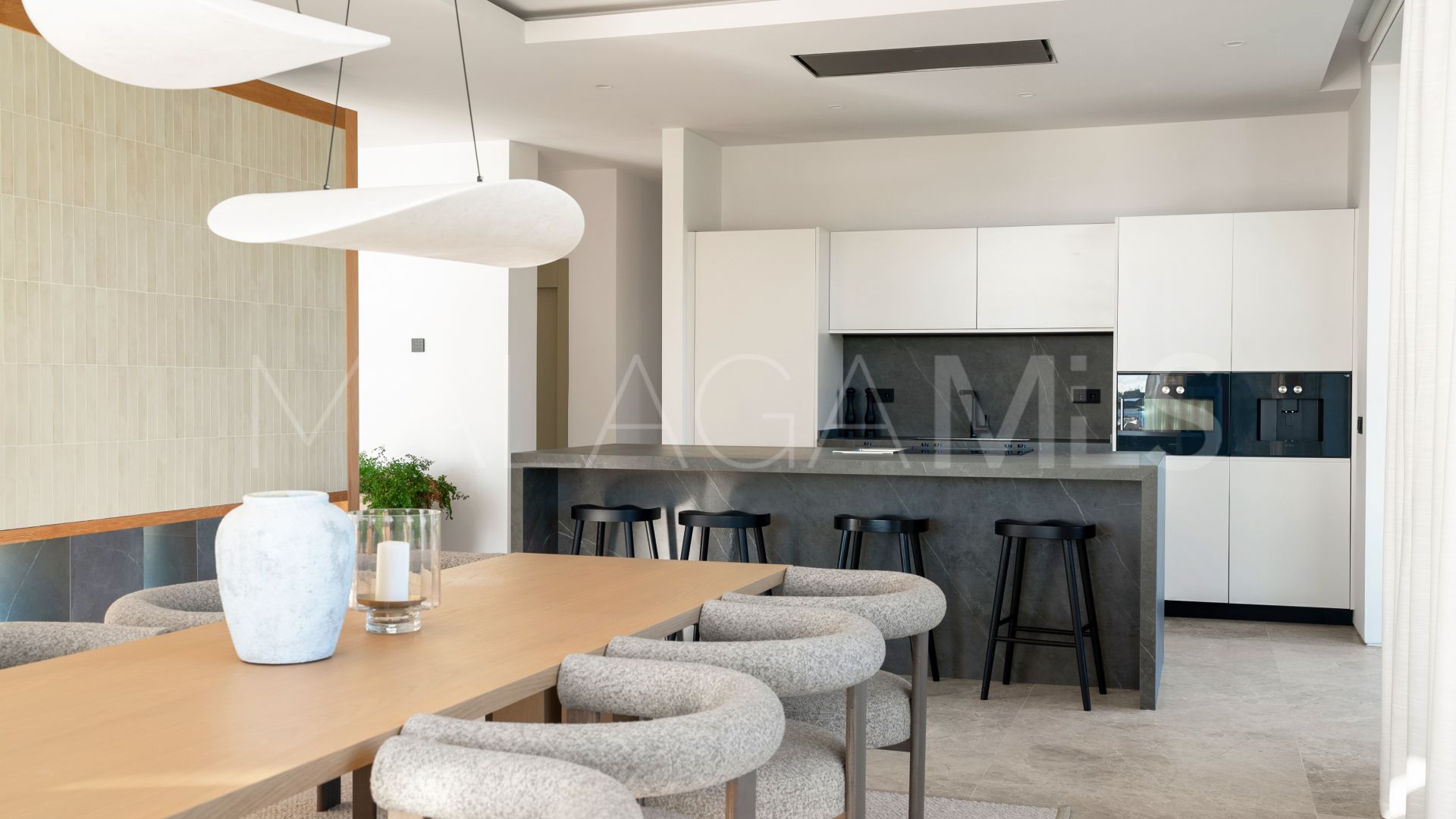 Villa for sale in Nueva Andalucia