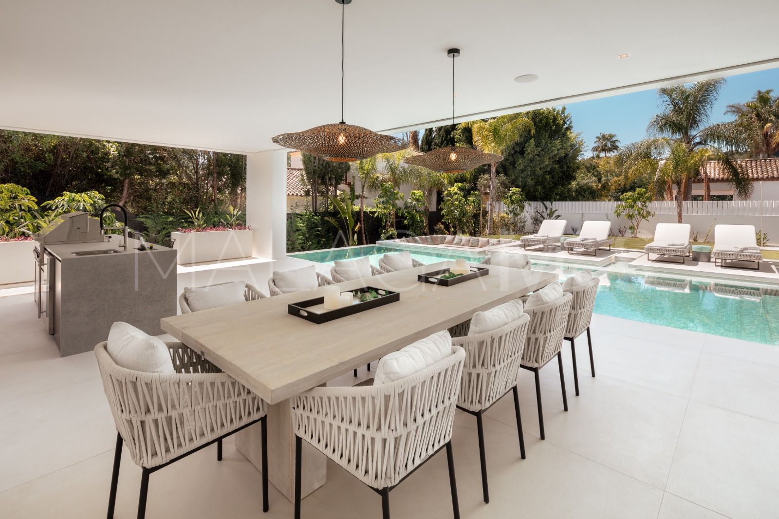 Villa for sale in Nueva Andalucia