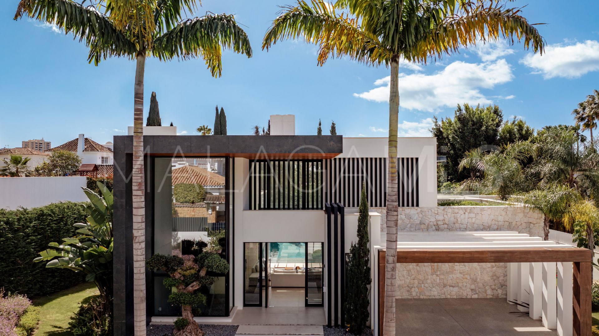 Villa for sale in Nueva Andalucia