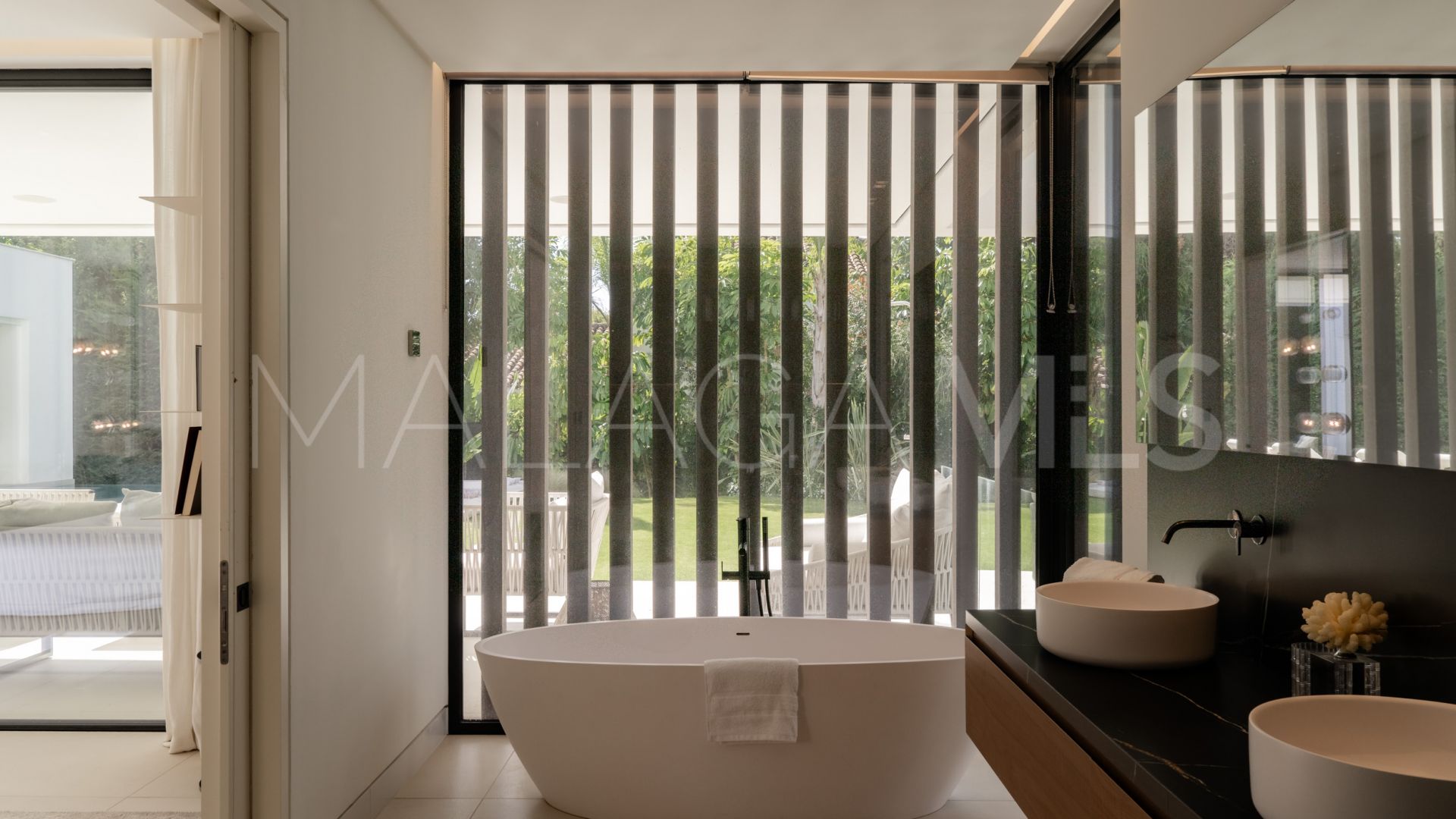 Villa for sale in Nueva Andalucia