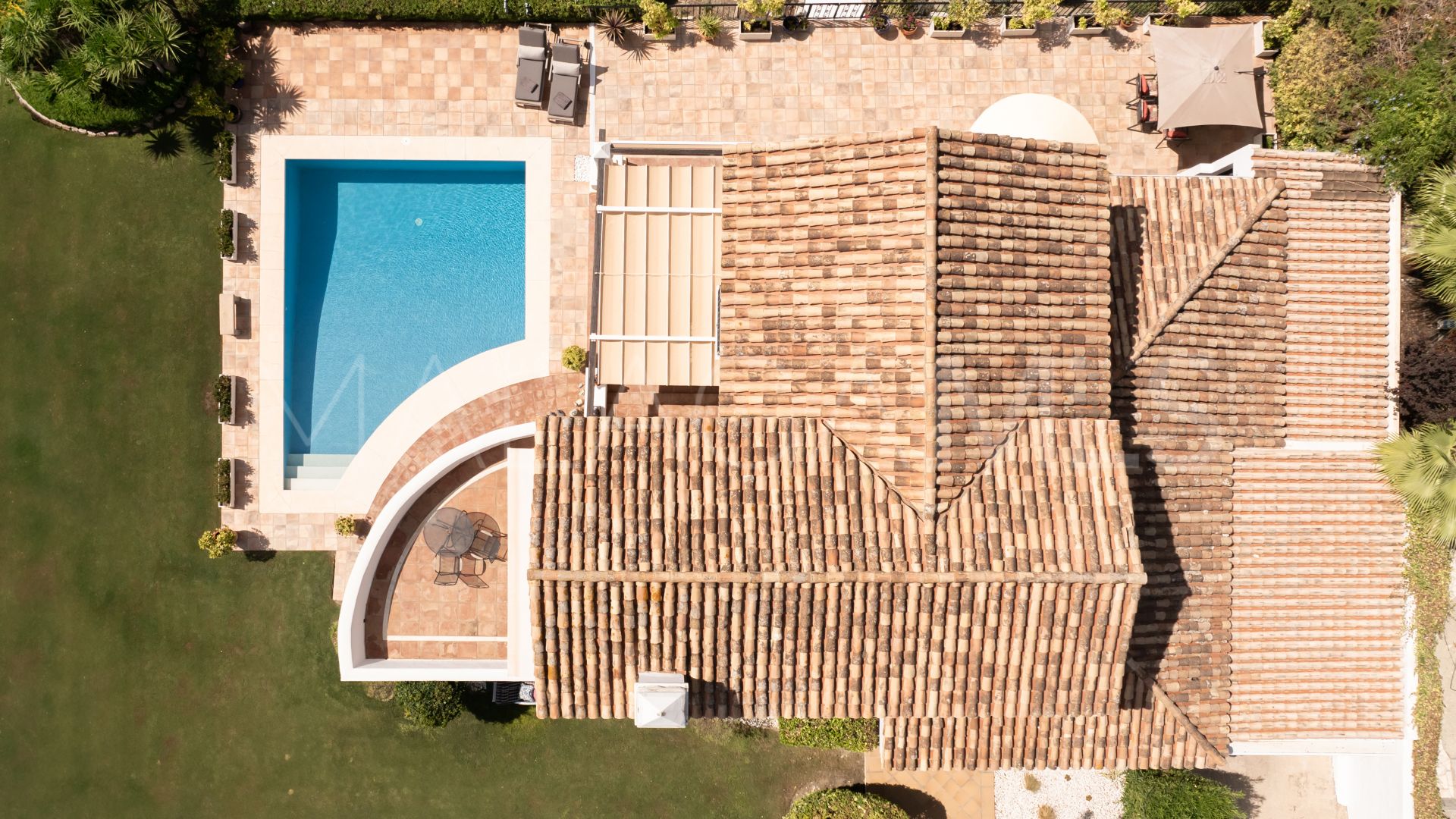 Villa for sale in Altos del Paraiso