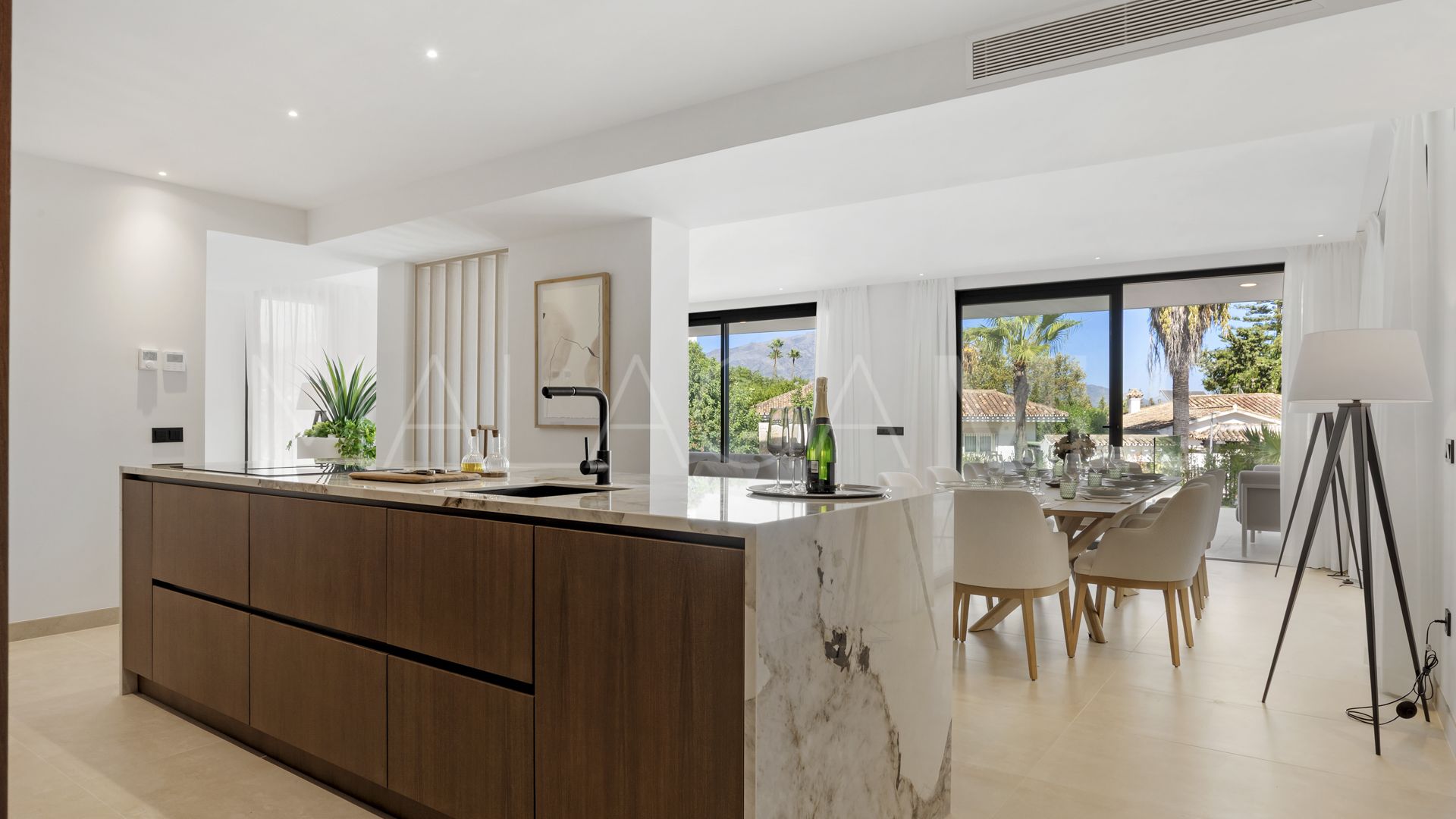 Villa for sale in Guadalmina Alta