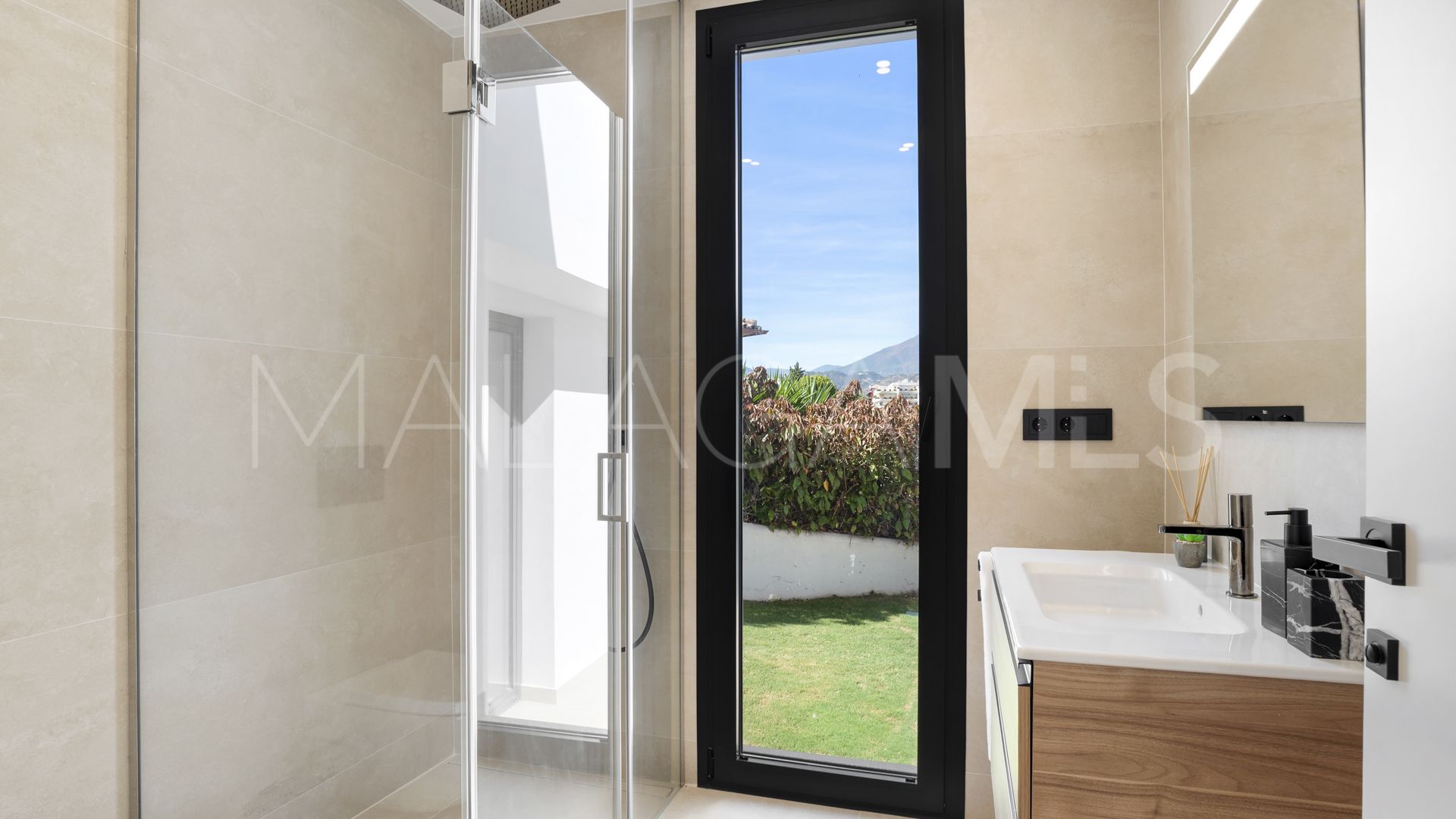 Villa for sale in Guadalmina Alta
