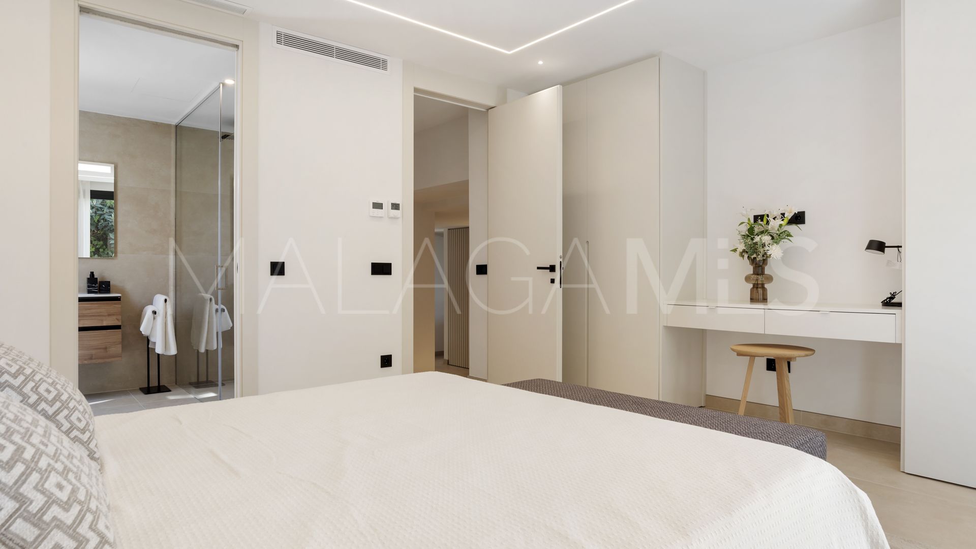 Villa for sale in Guadalmina Alta