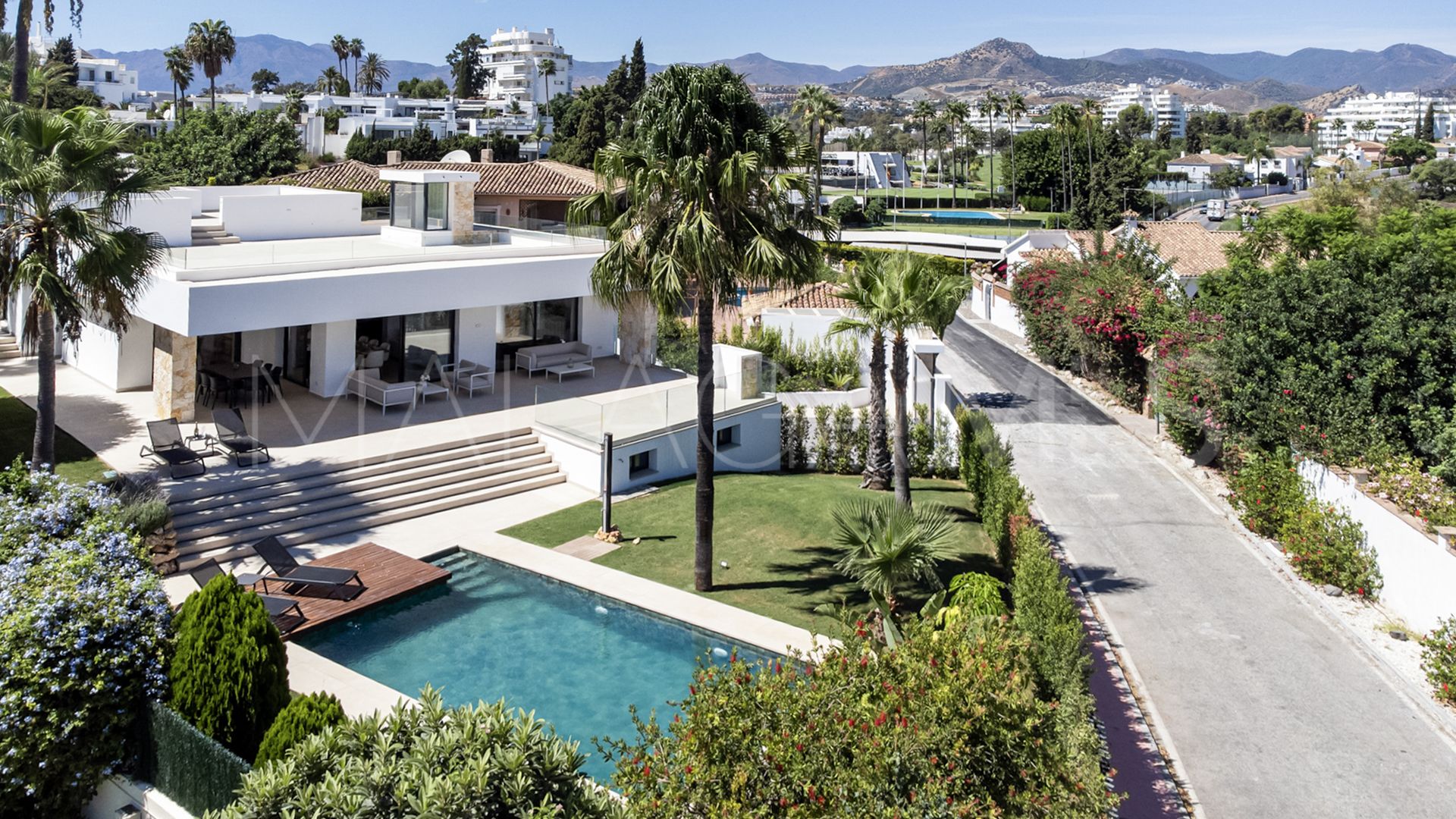 Villa for sale in Guadalmina Alta