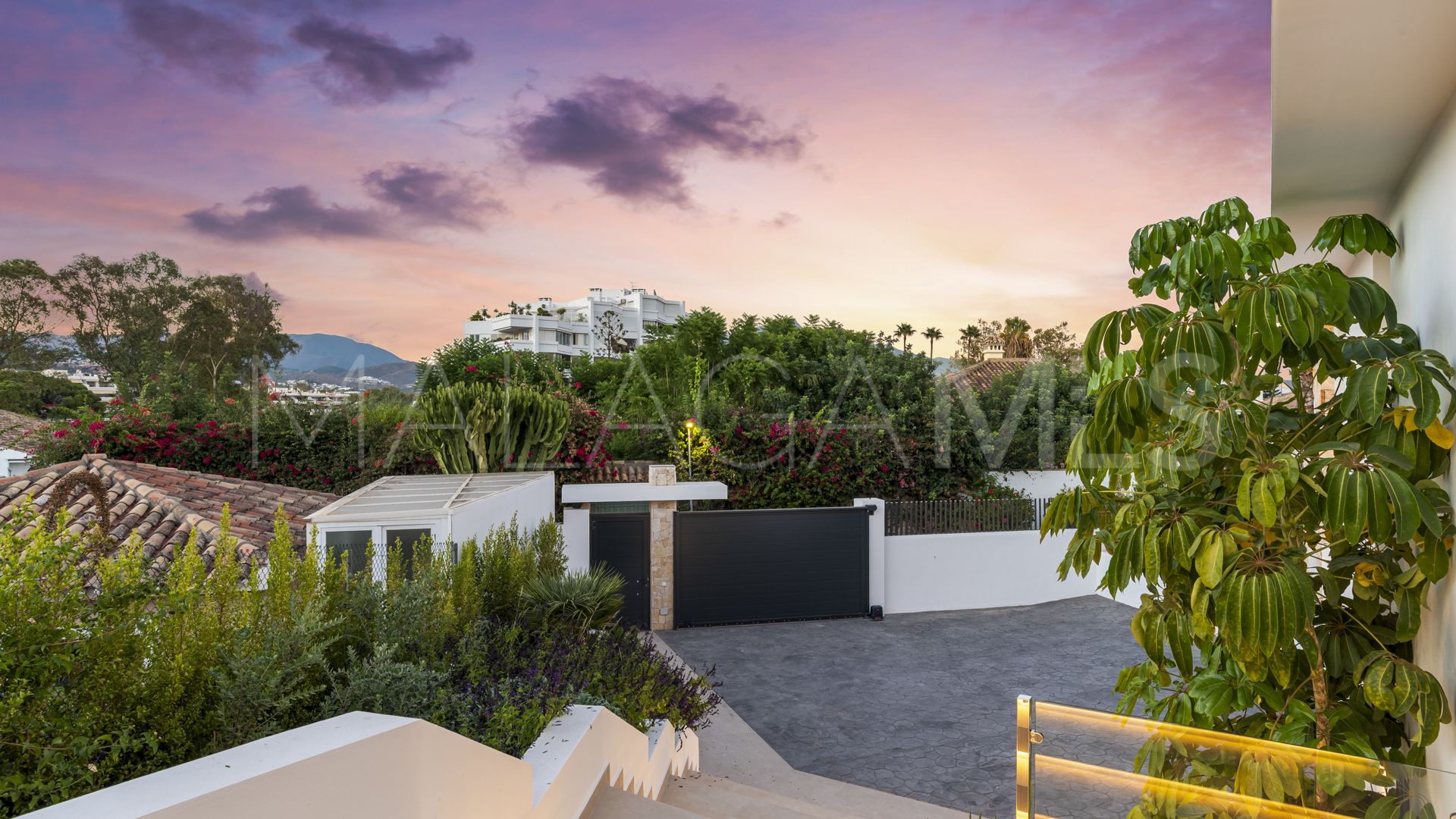 Villa for sale in Guadalmina Alta