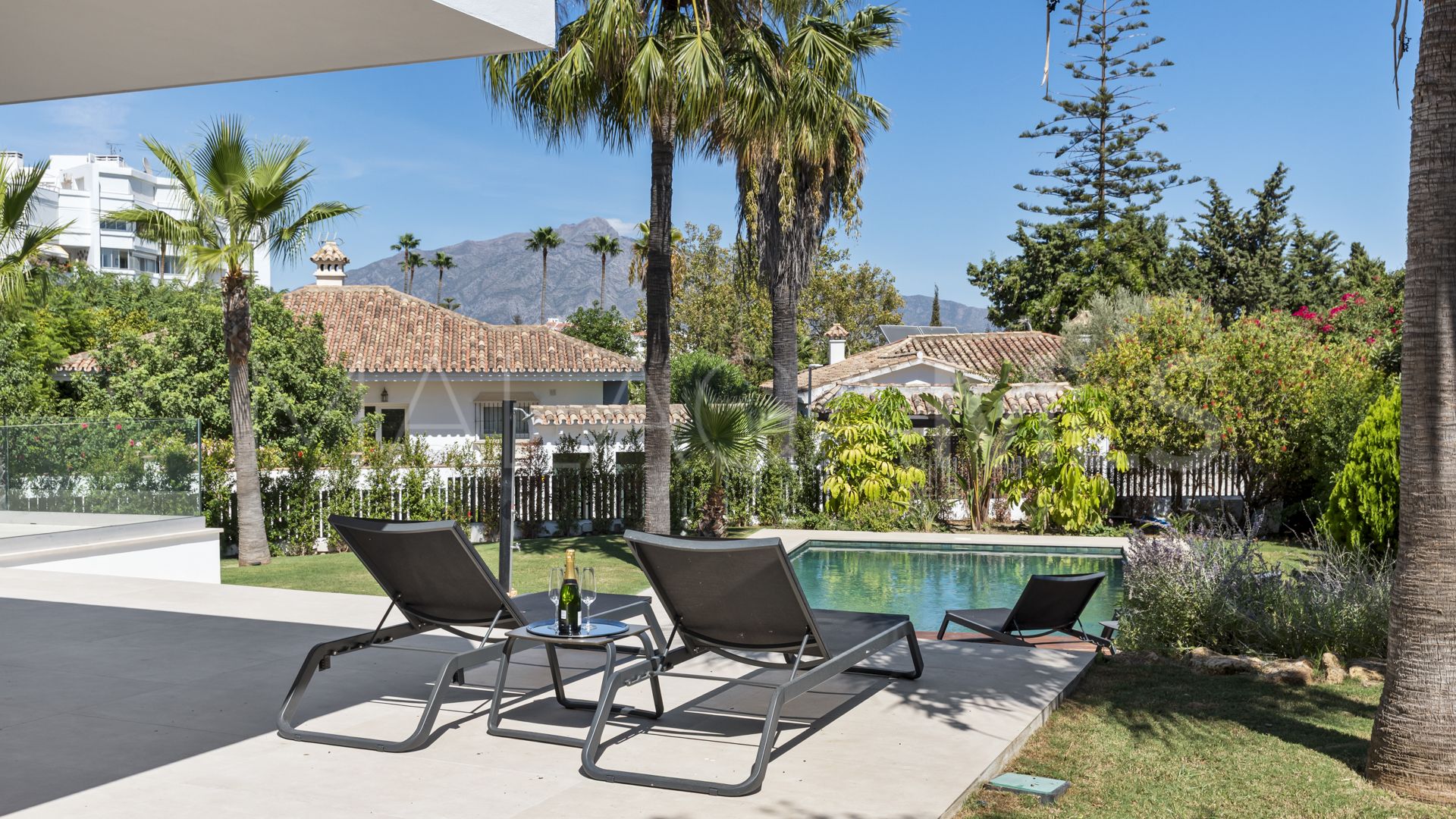 Villa for sale in Guadalmina Alta