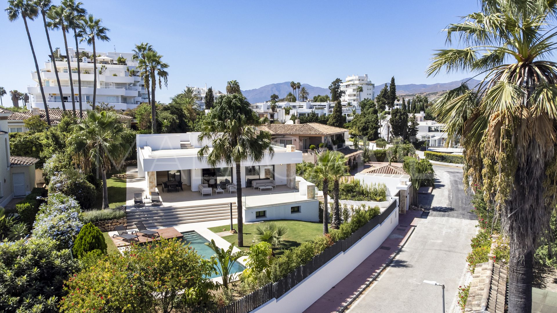 Villa for sale in Guadalmina Alta