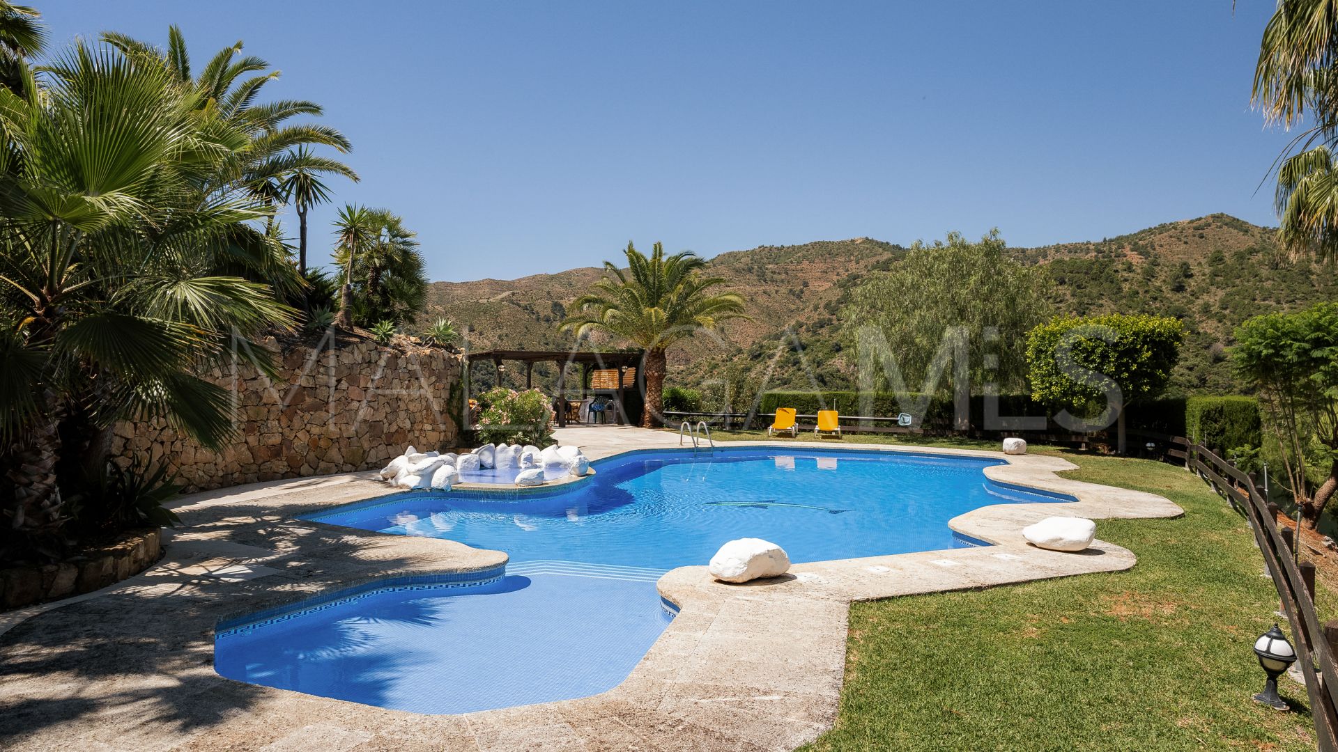 Villa for sale in Istan