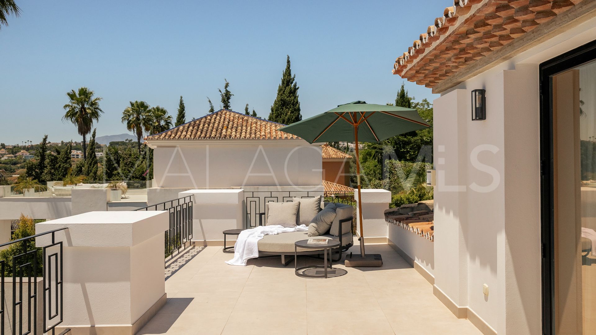 Villa for sale in Nueva Andalucia