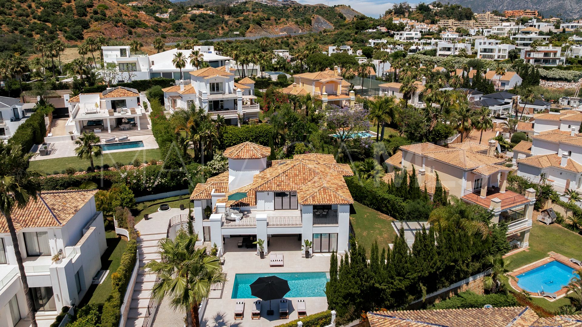 Villa for sale in Nueva Andalucia