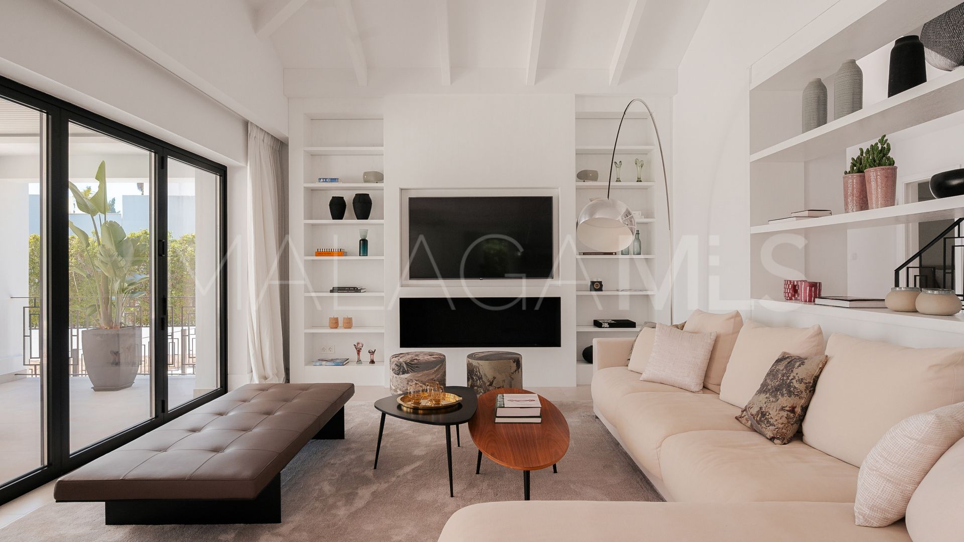 Villa for sale in Nueva Andalucia