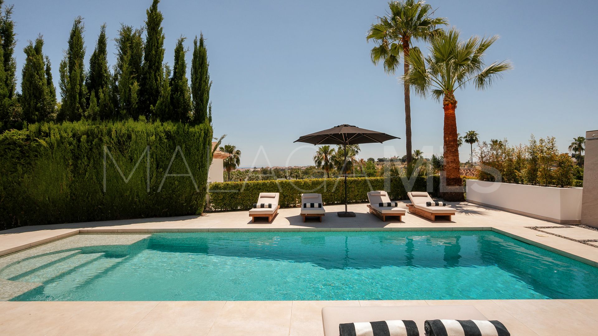 Villa for sale in Nueva Andalucia