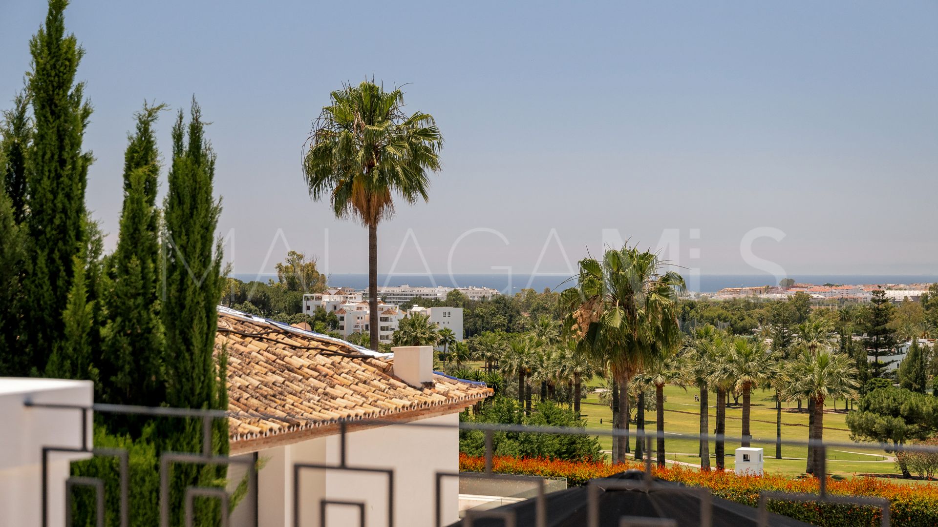 Villa for sale in Nueva Andalucia