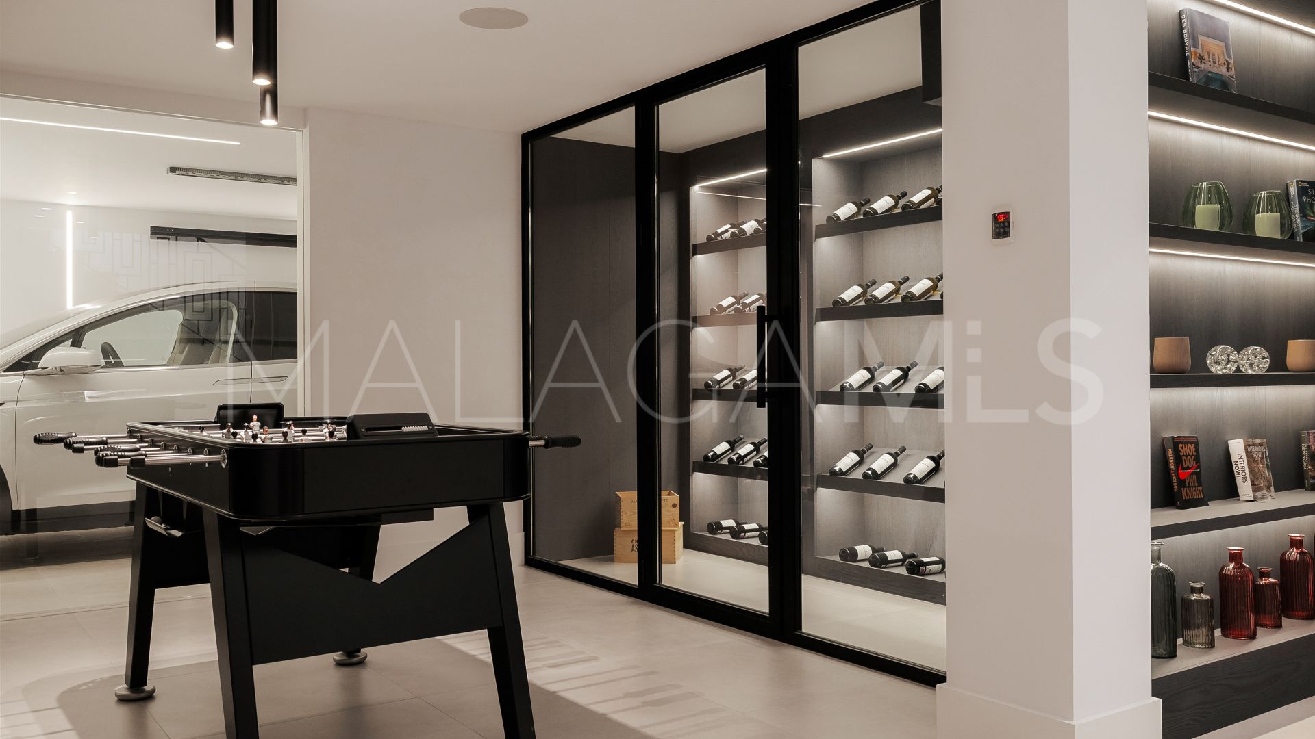 Villa for sale in Nueva Andalucia