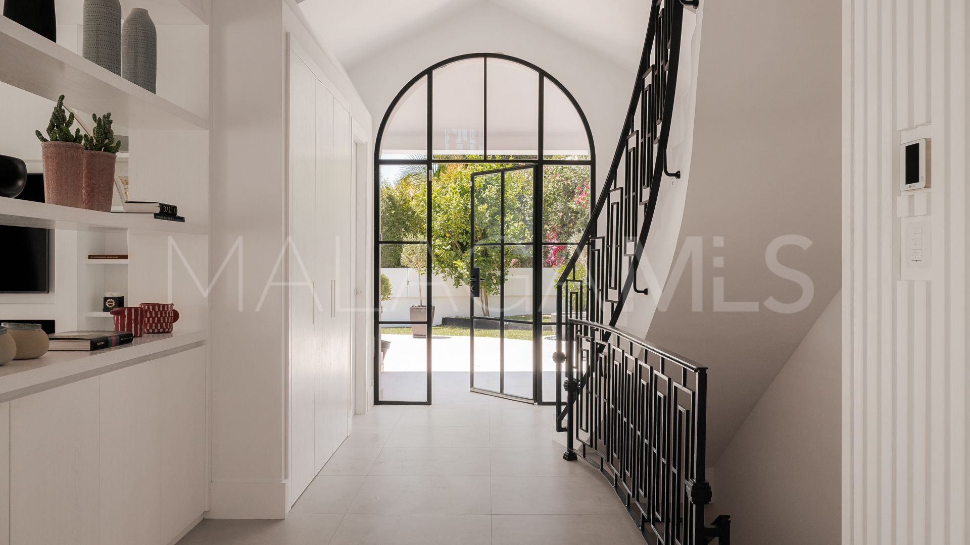 Villa for sale in Nueva Andalucia