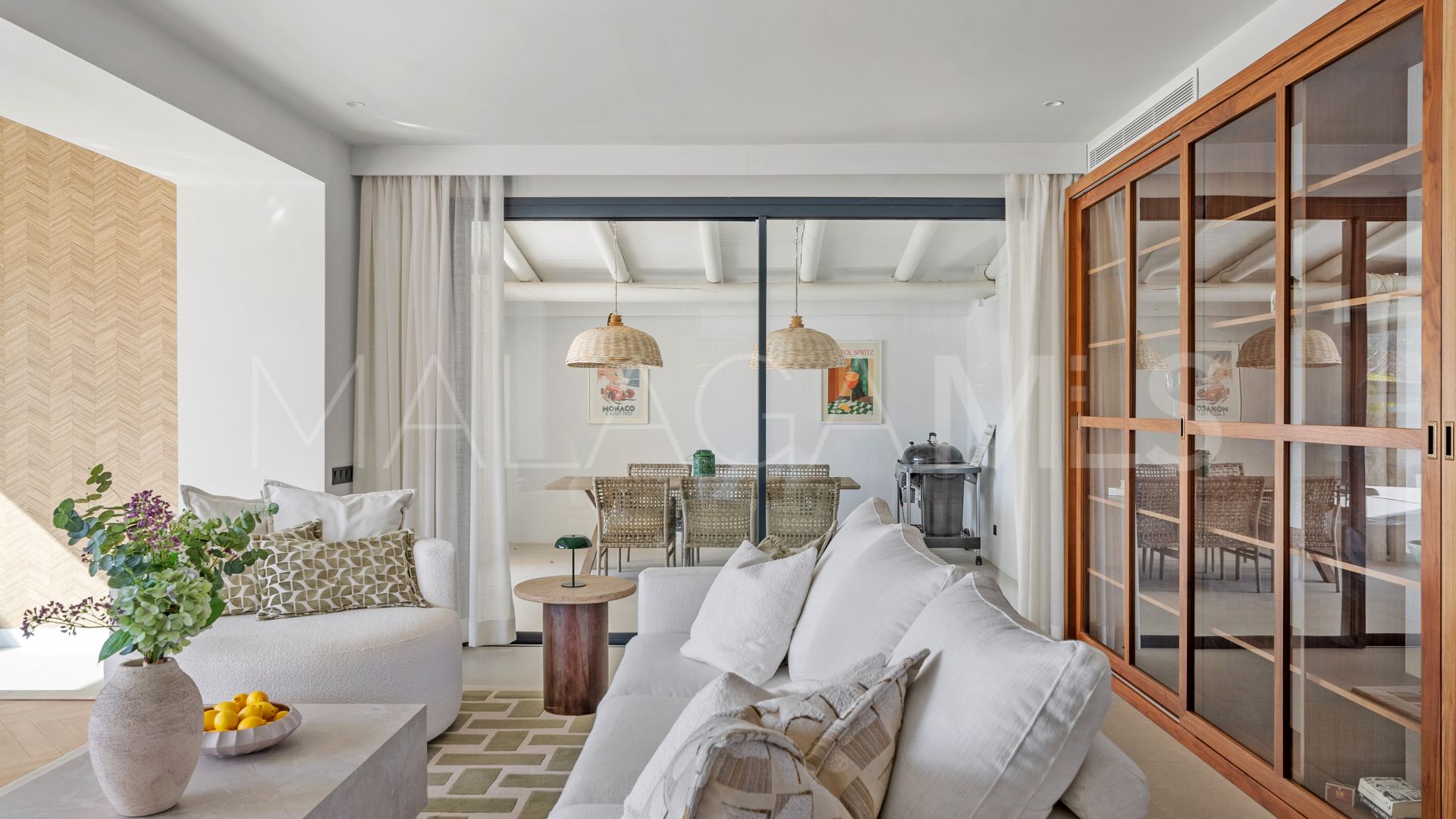 Villa for sale in Nueva Andalucia