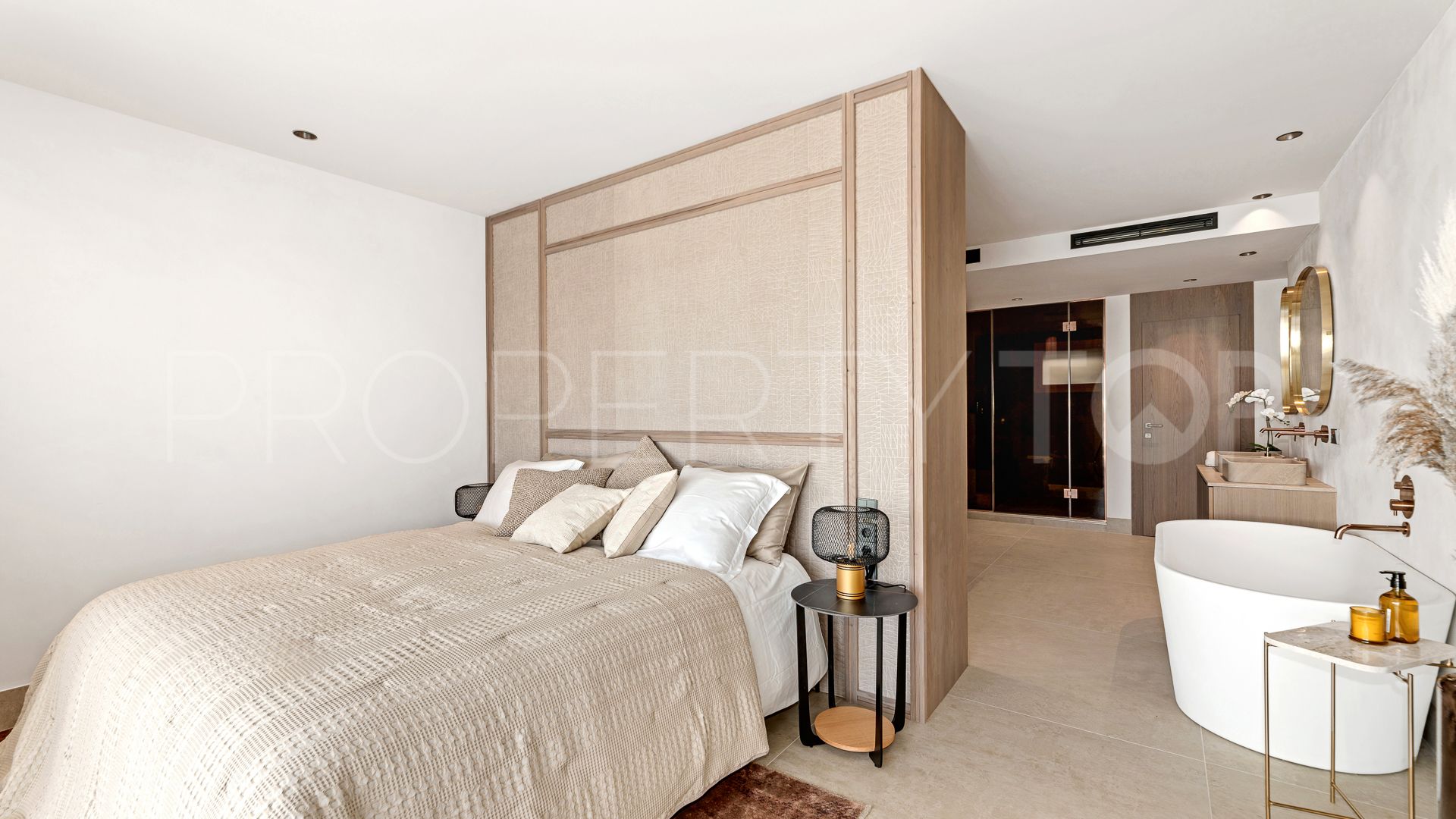 For sale apartment in Las Lomas del Marbella Club with 3 bedrooms