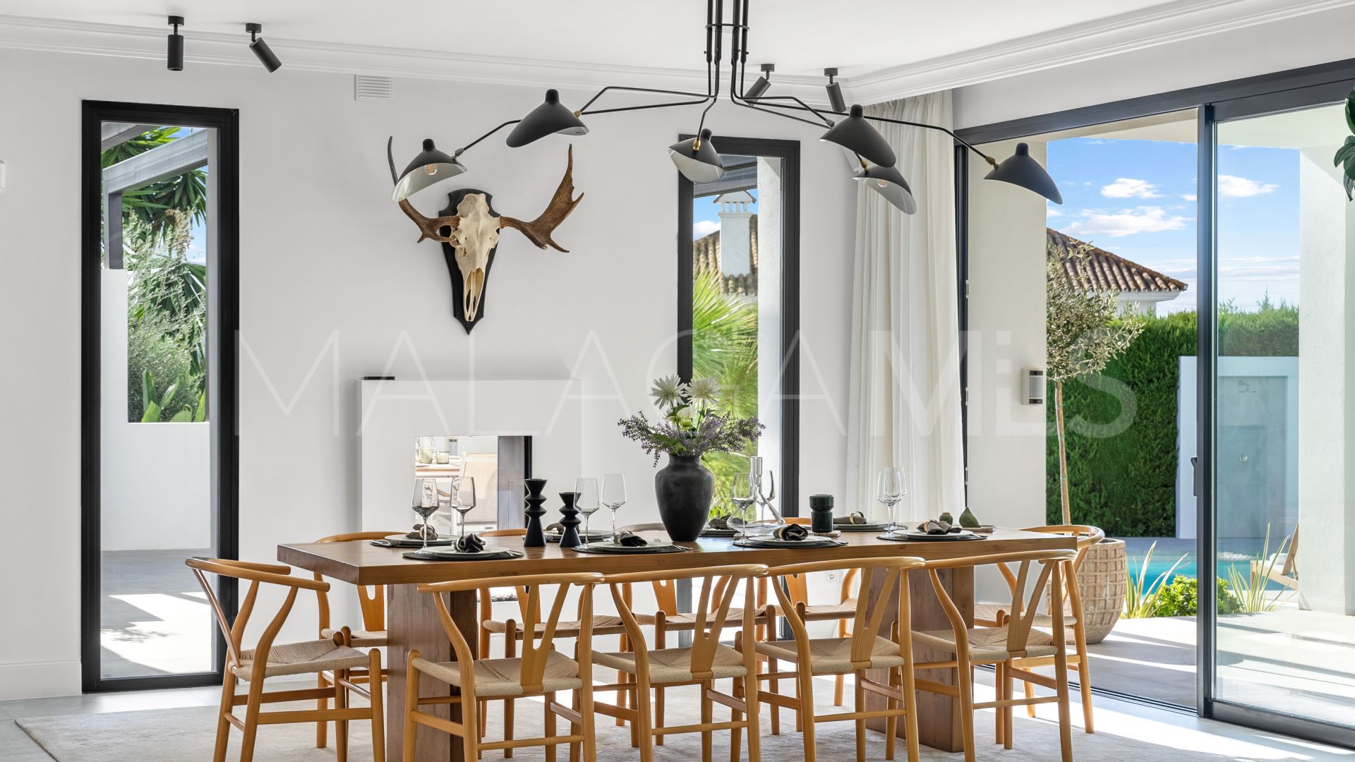 Villa for sale in Nueva Andalucia