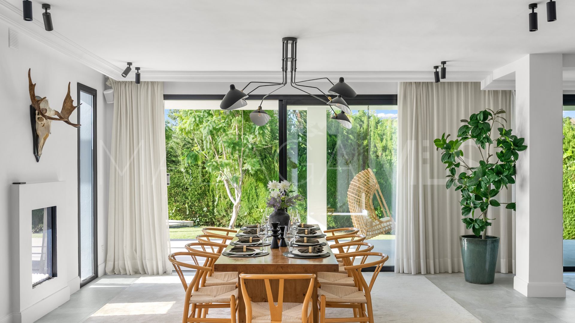 Villa for sale in Nueva Andalucia