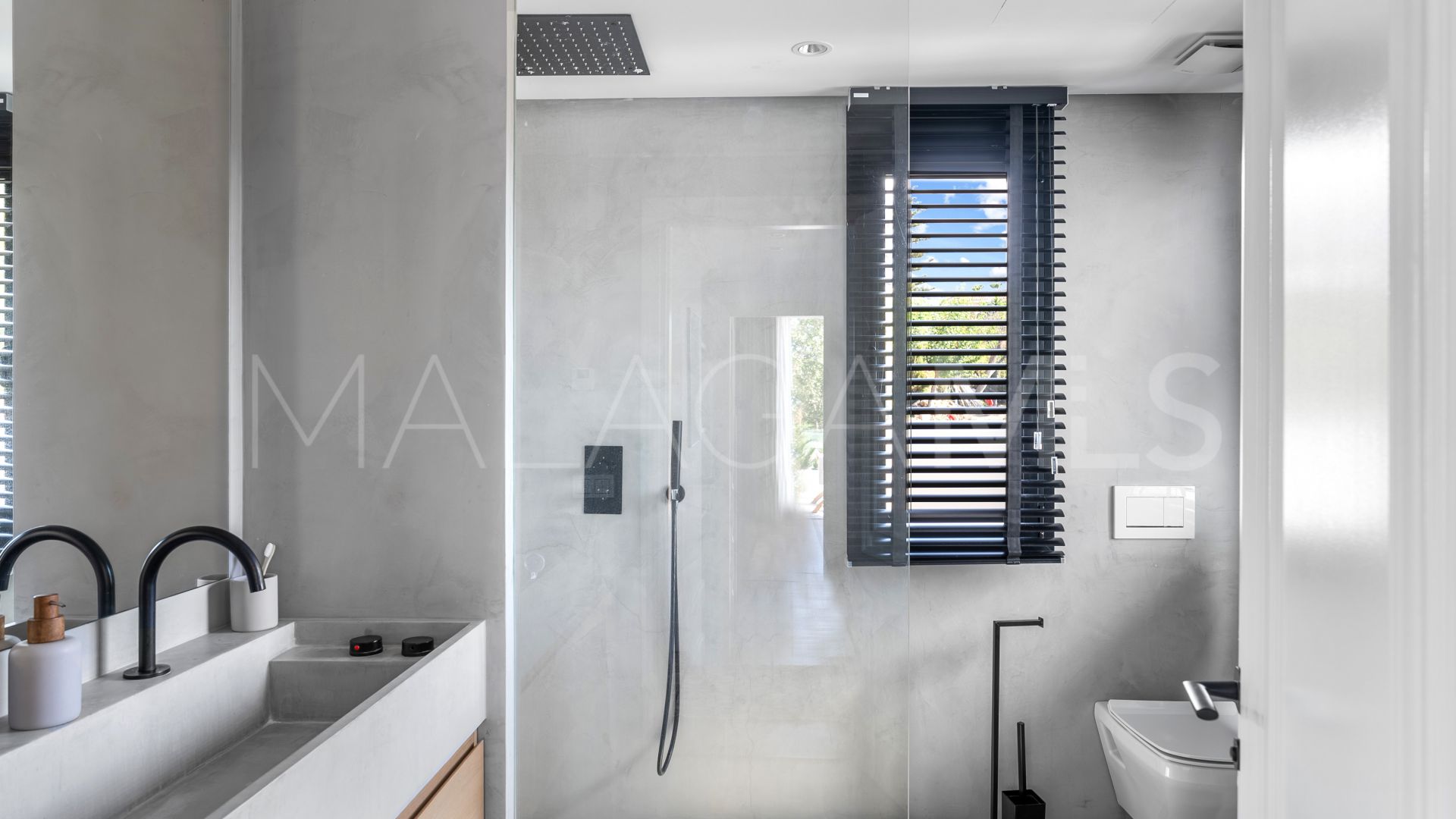 Villa for sale in Nueva Andalucia