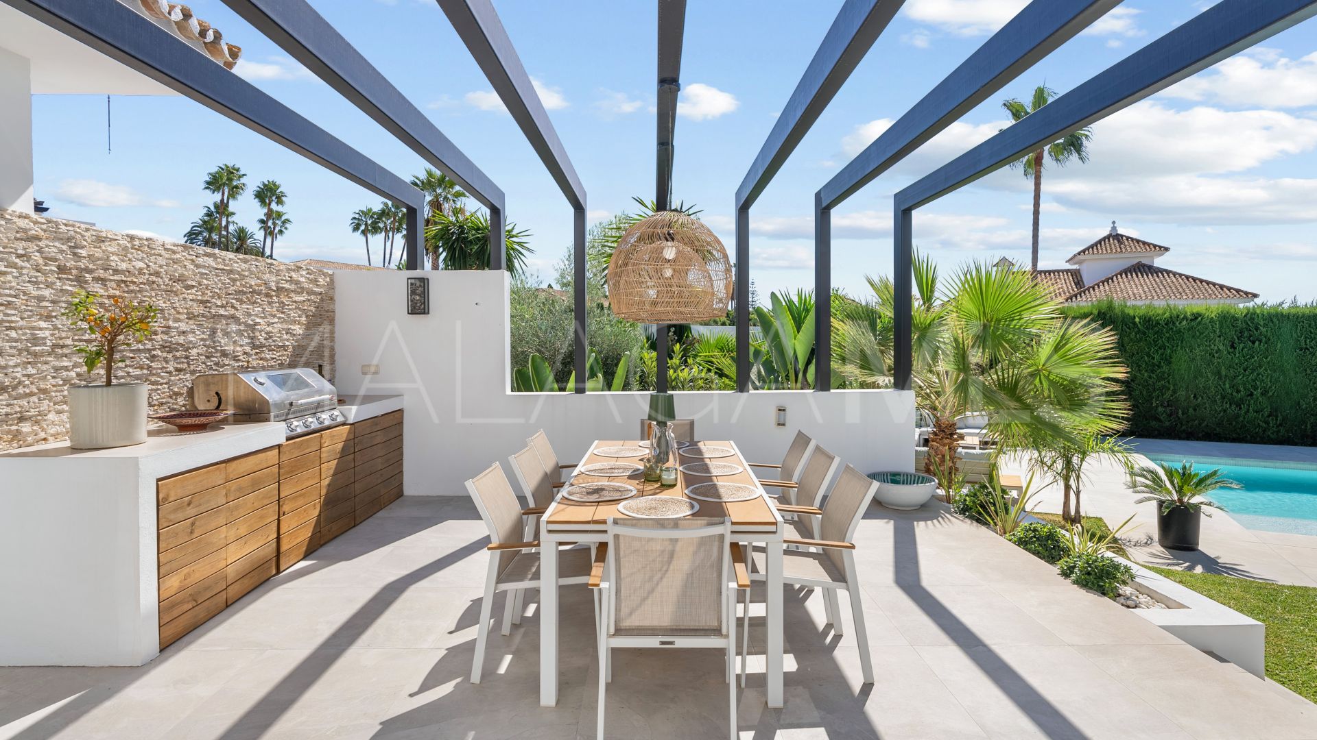 Villa for sale in Nueva Andalucia